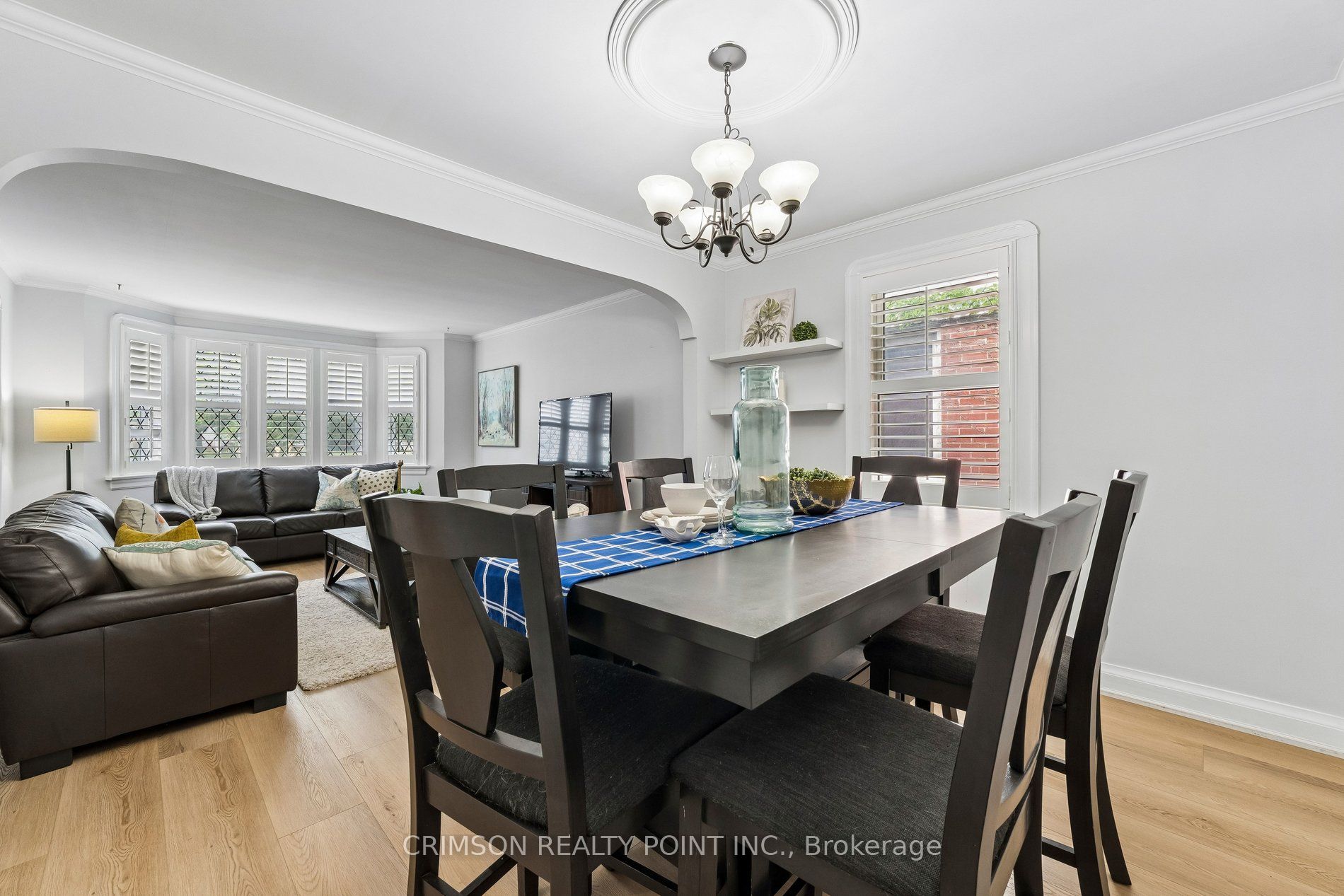 503 Athol Street E Property Photo 12