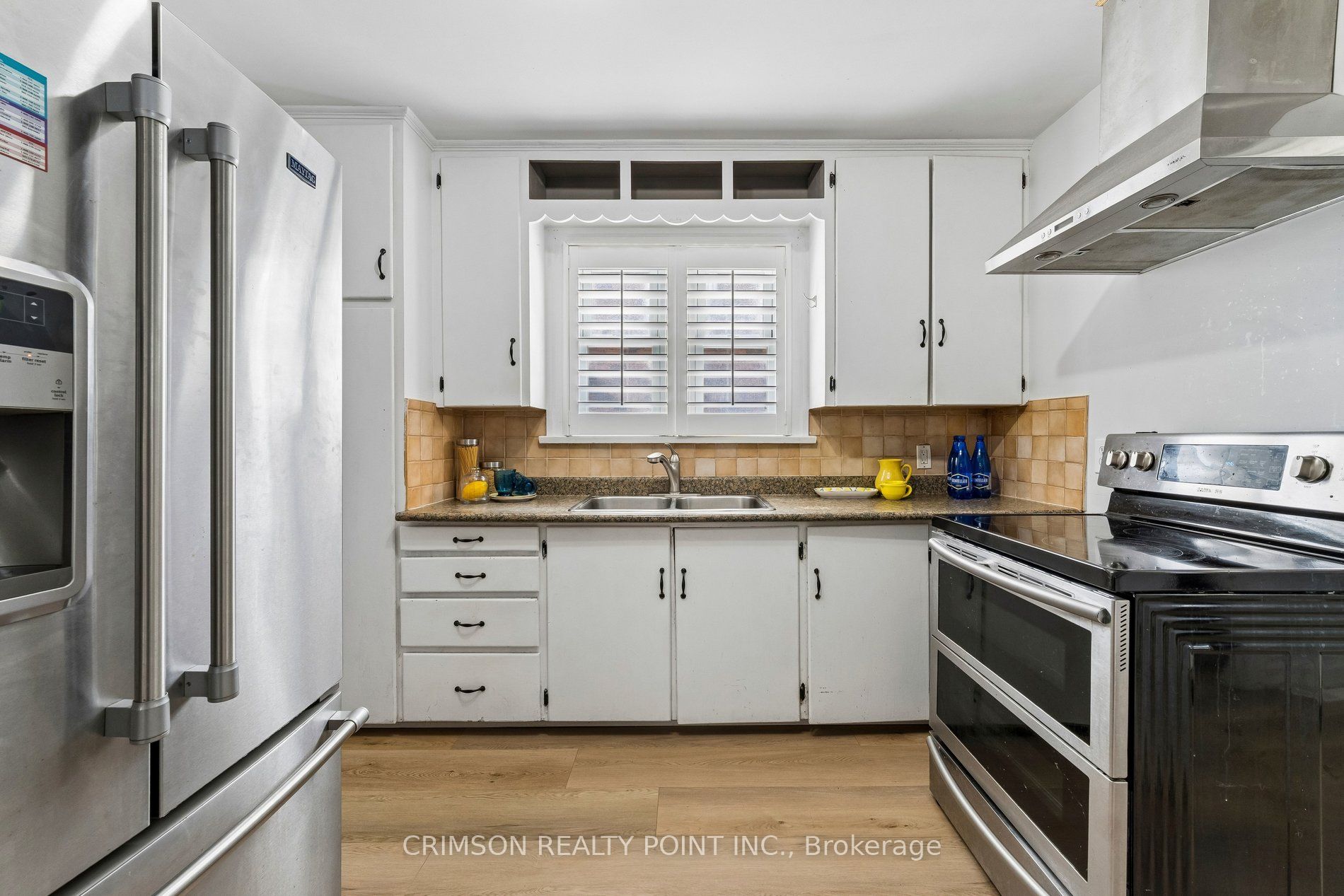 503 Athol Street E Property Photo 14