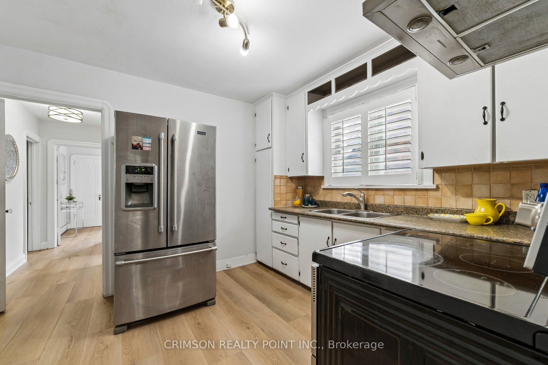503 Athol Street E Property Photo 15