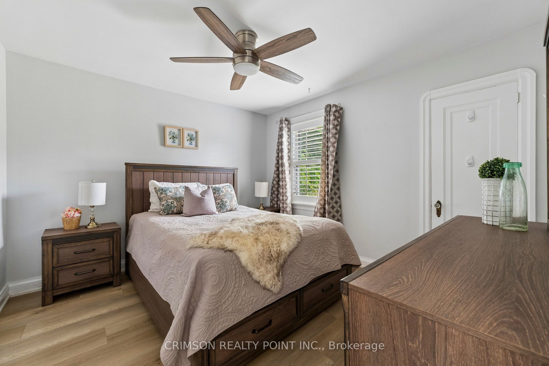 503 Athol Street E Property Photo 19