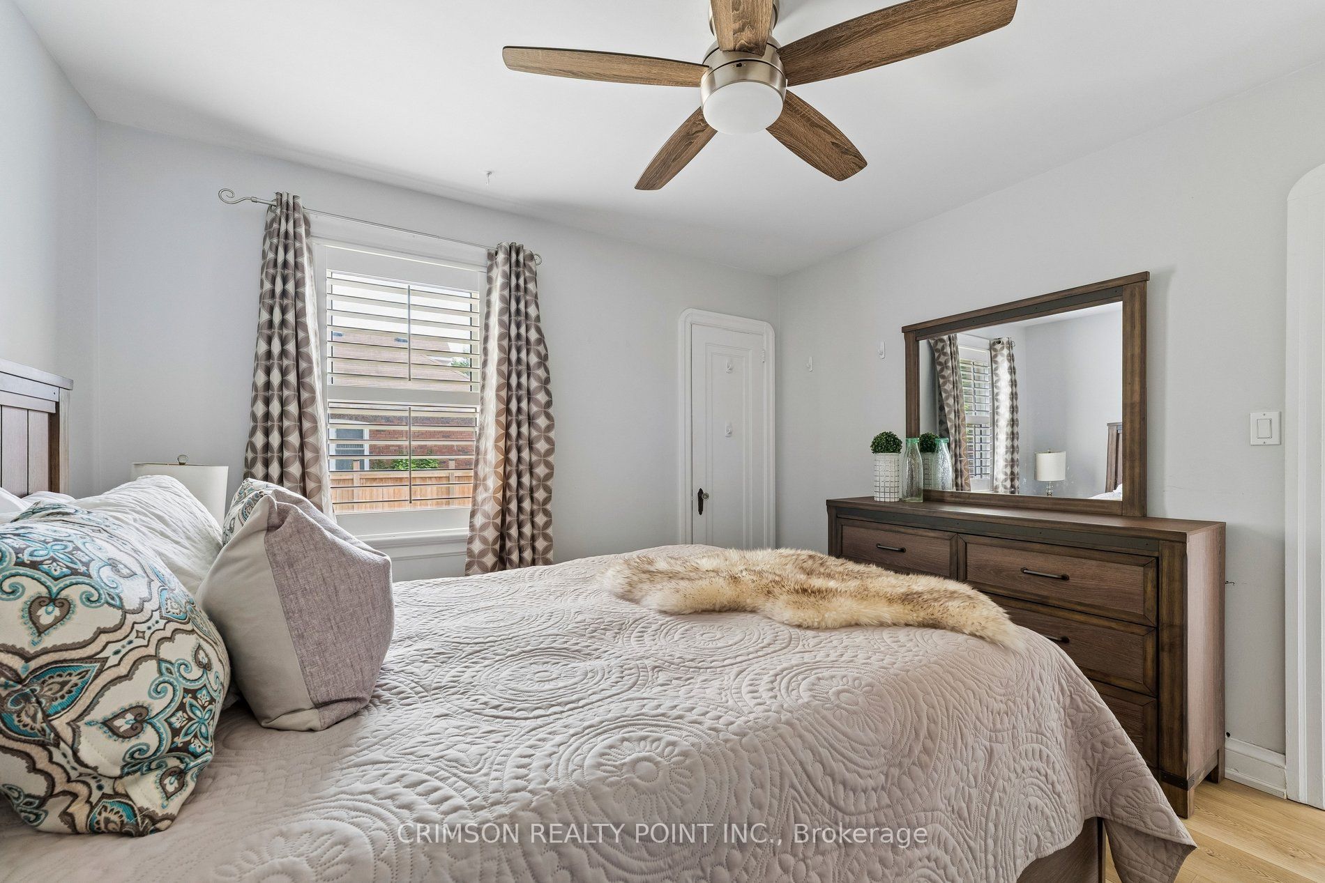 503 Athol Street E Property Photo 21