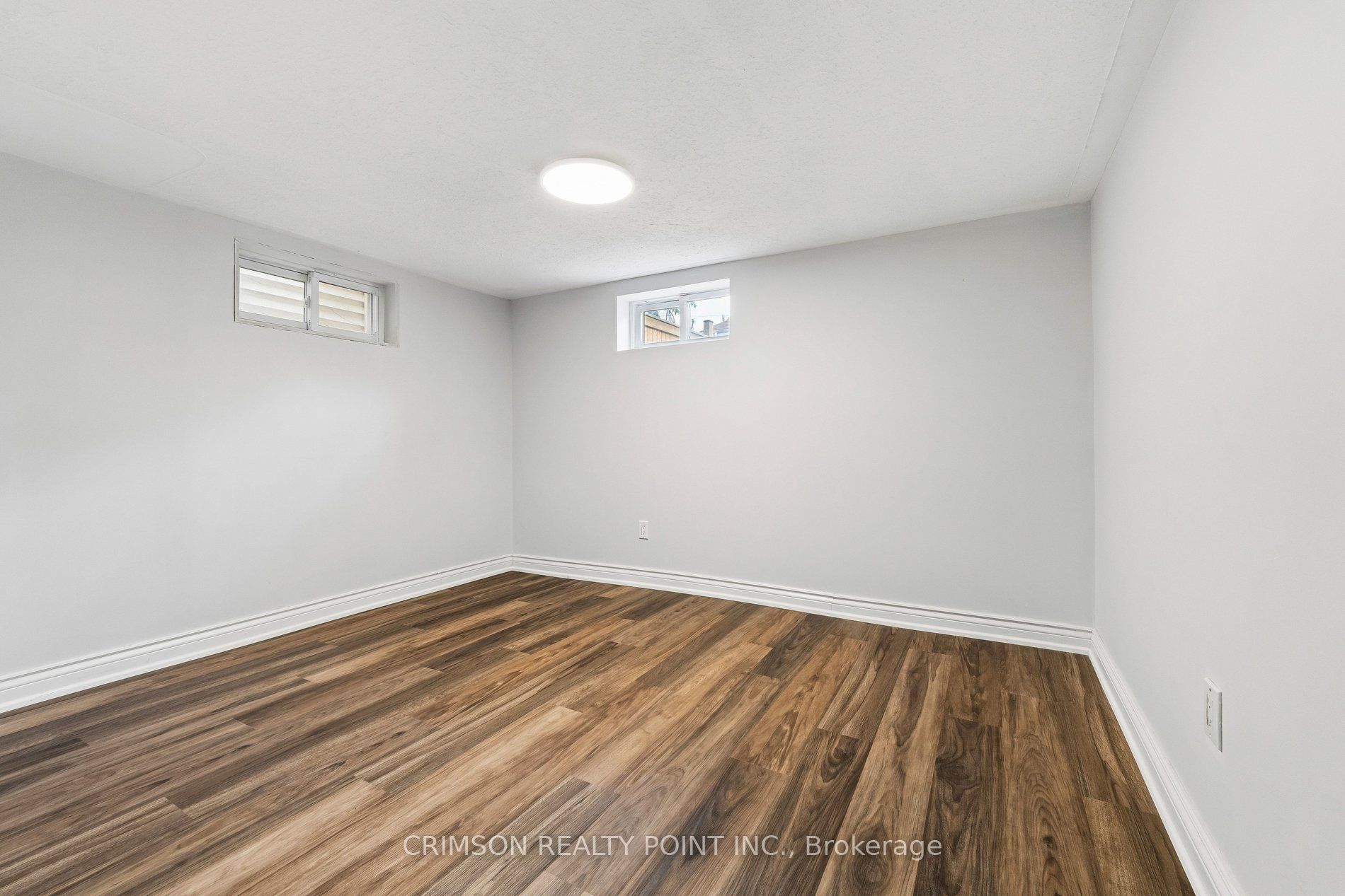 503 Athol Street E Property Photo 26