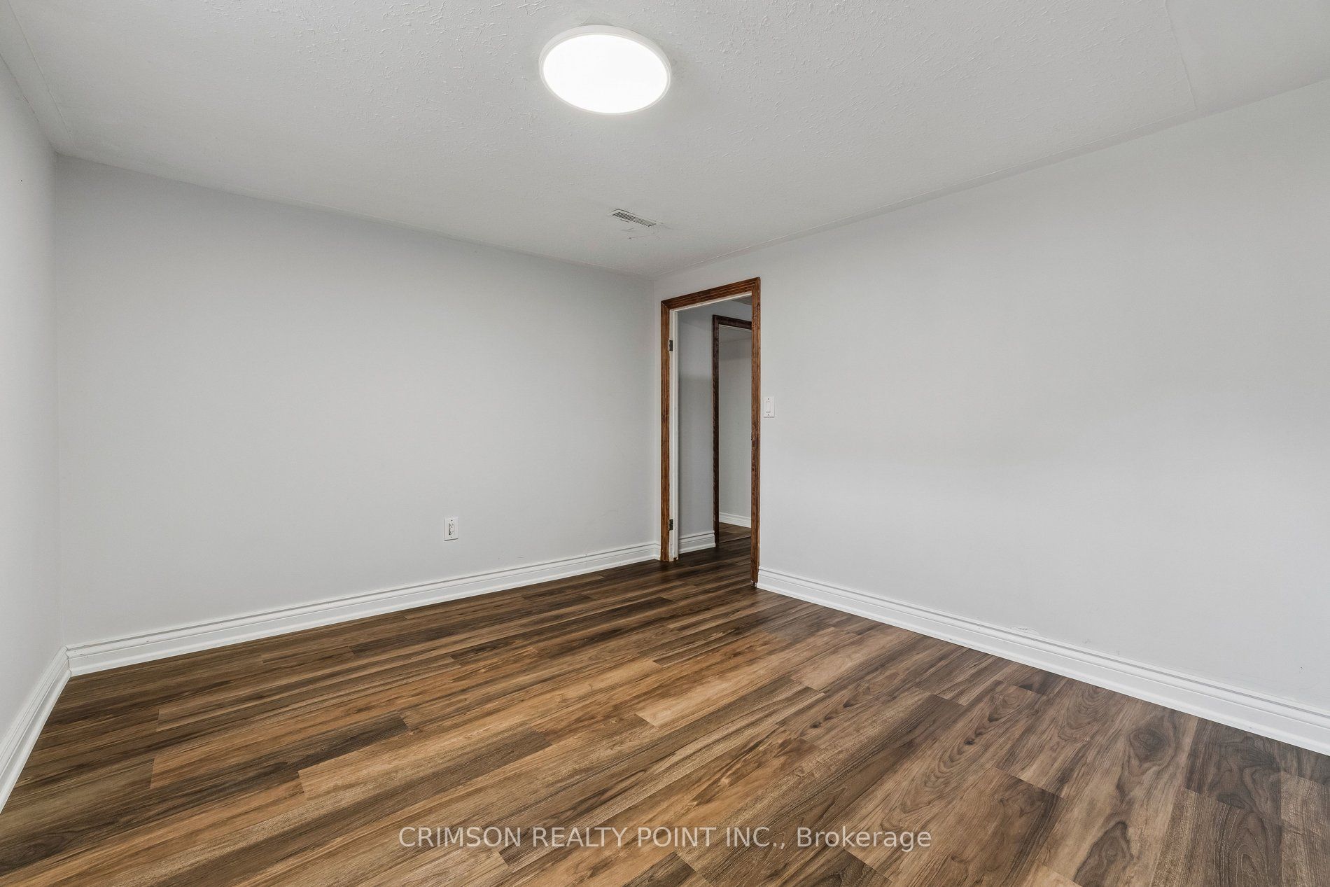 503 Athol Street E Property Photo 28