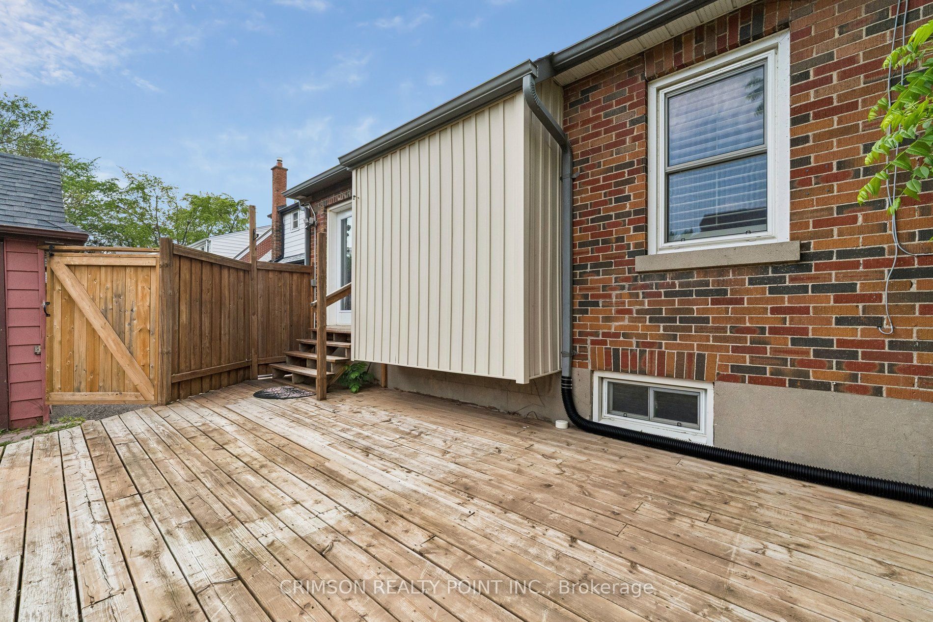 503 Athol Street E Property Photo 32