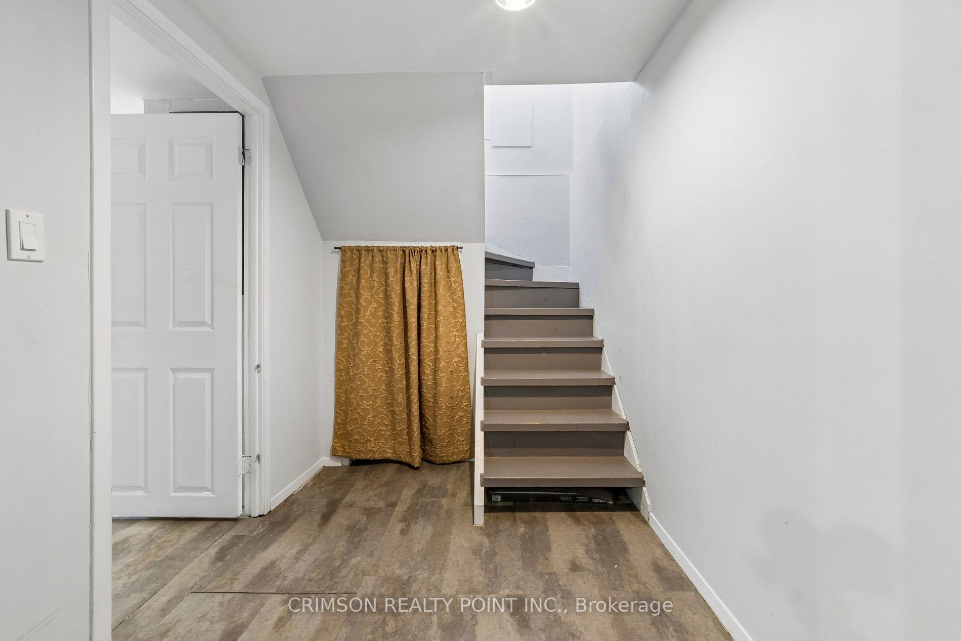 503 Athol Street E Property Photo 34