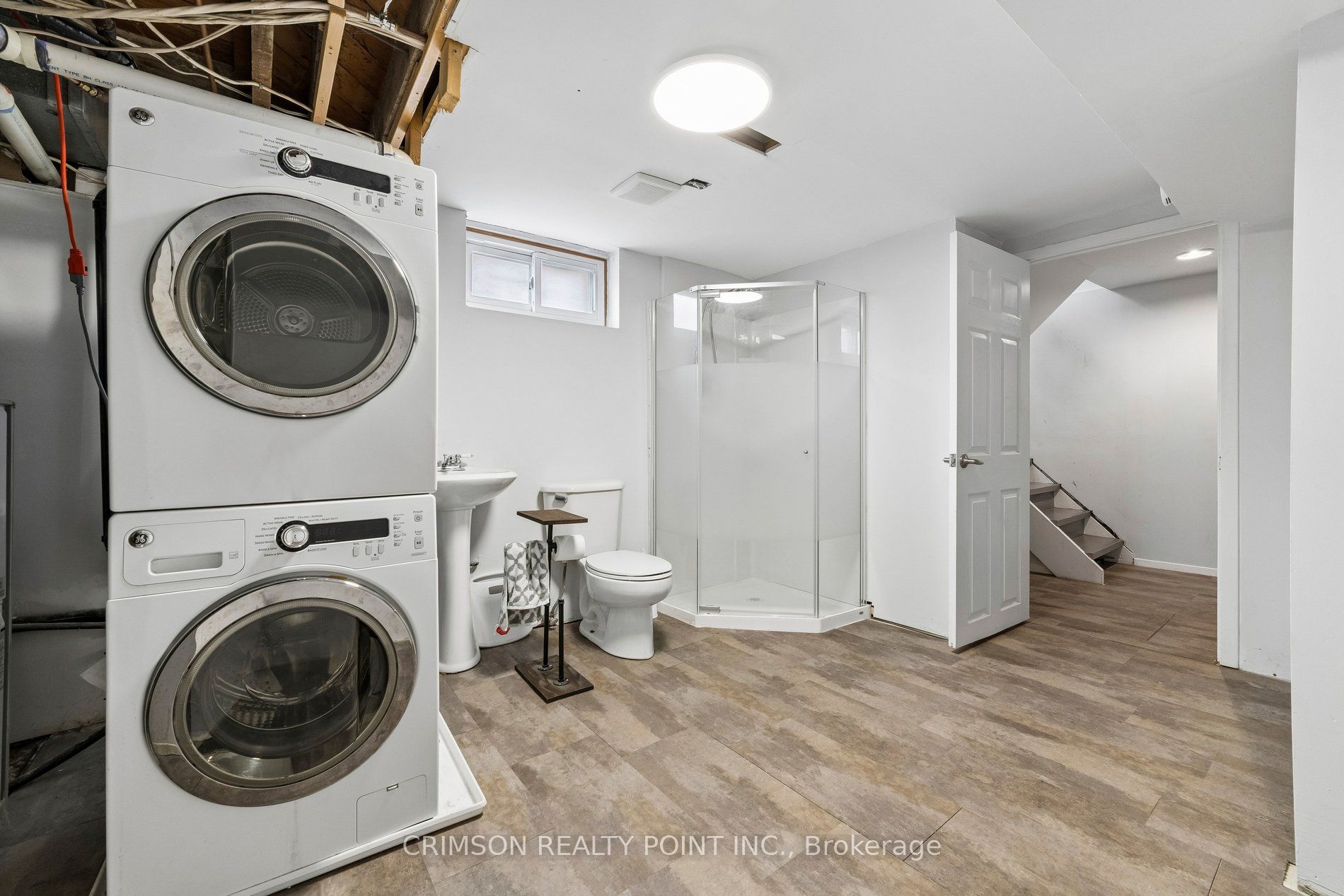503 Athol Street E Property Photo 35