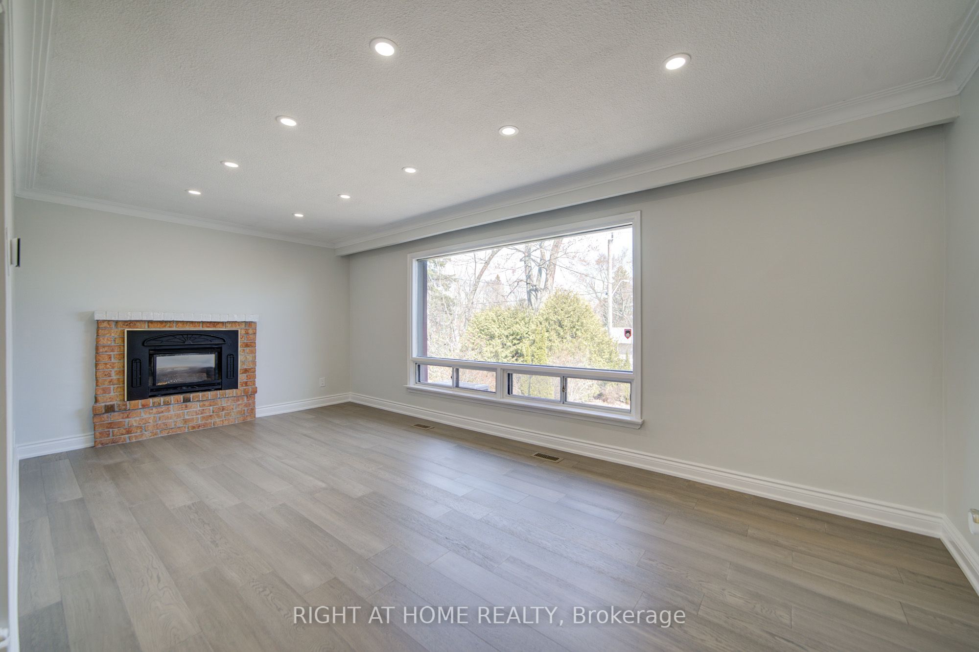 326 Jaybell Grove Property Photo 5