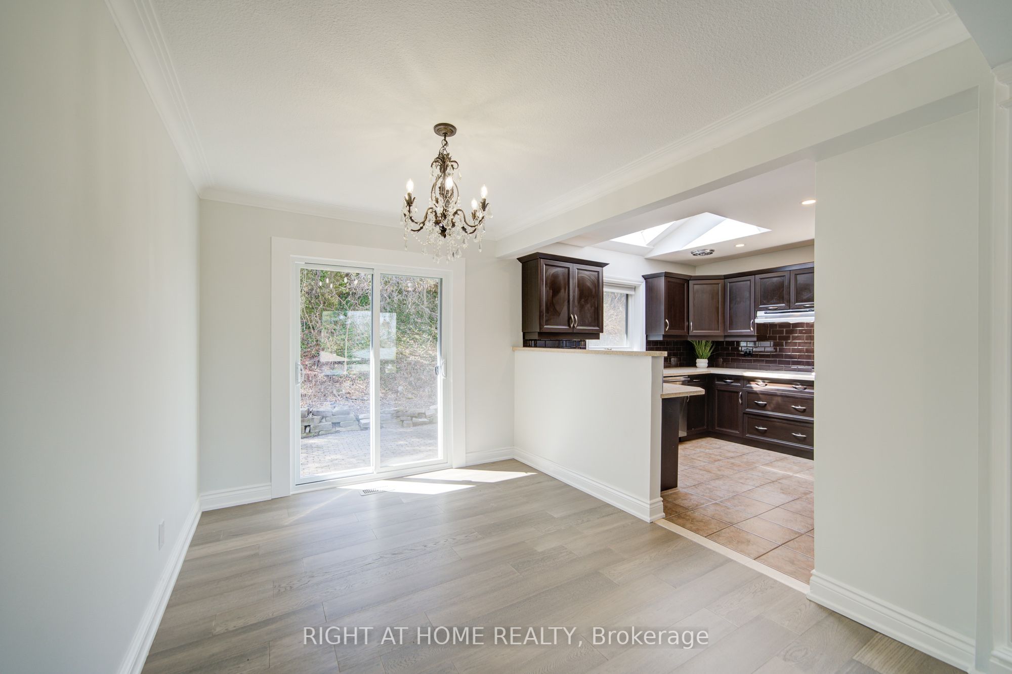 326 Jaybell Grove Property Photo 6