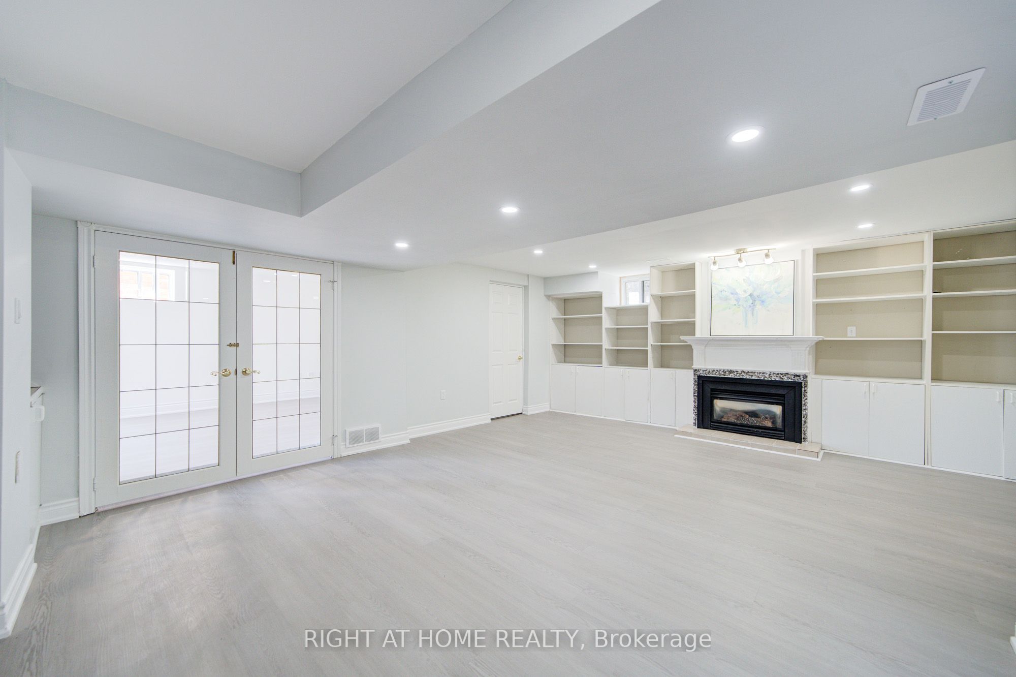 326 Jaybell Grove Property Photo 12