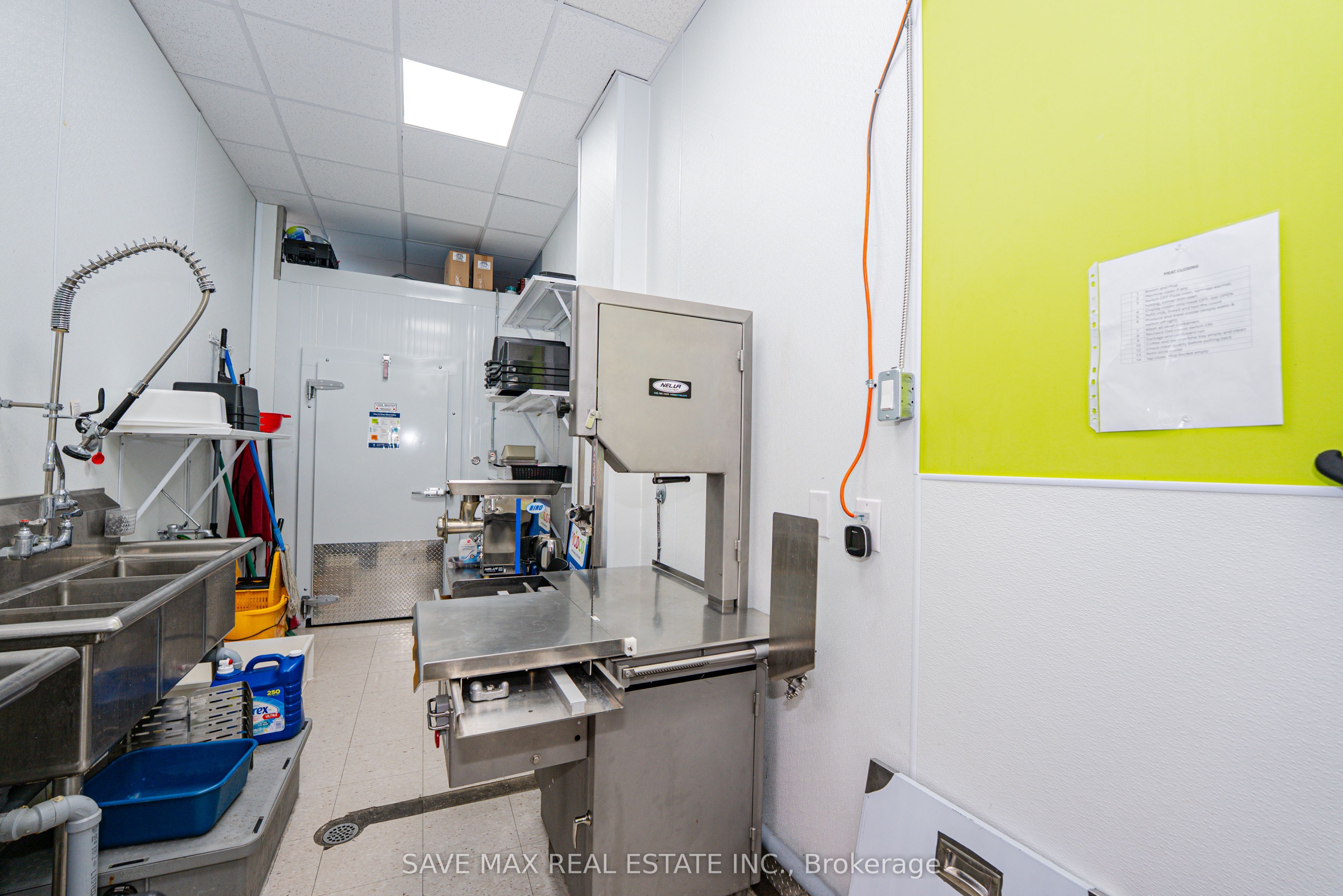 1700 Simcoe Street N3 Property Photo 13