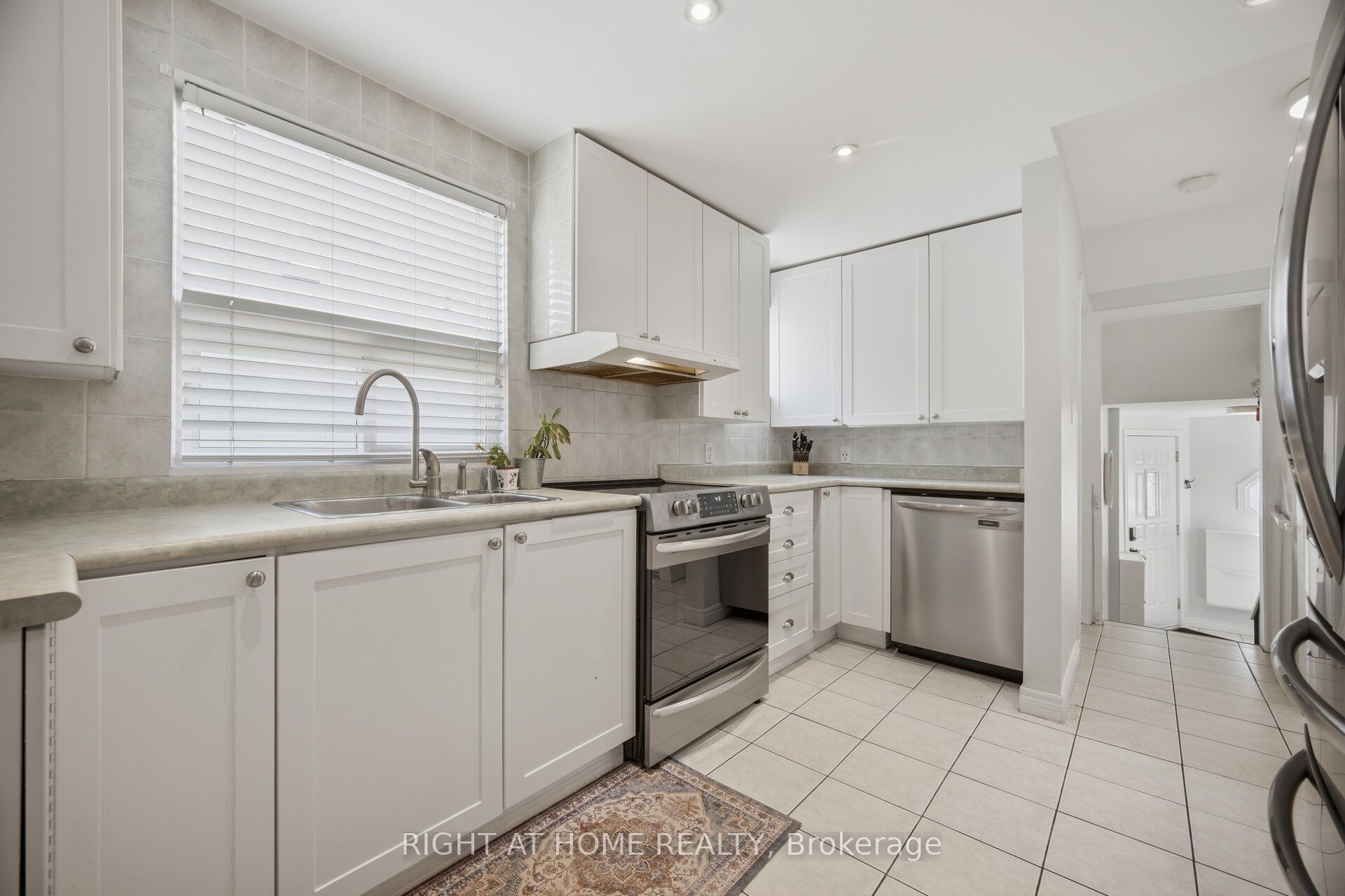 18 Vanbrugh Avenue Property Photo 5
