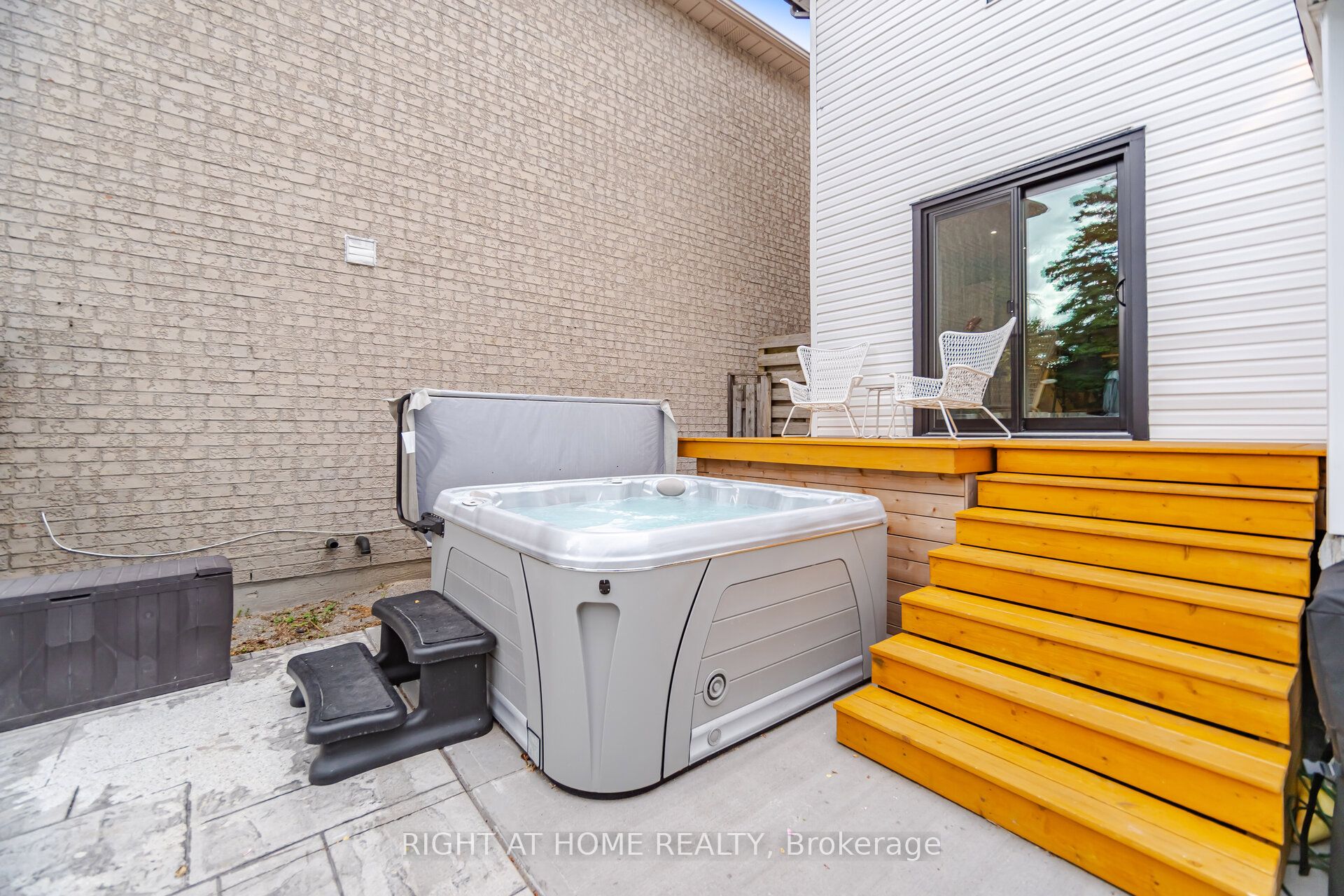 18 Vanbrugh Avenue Property Photo 39