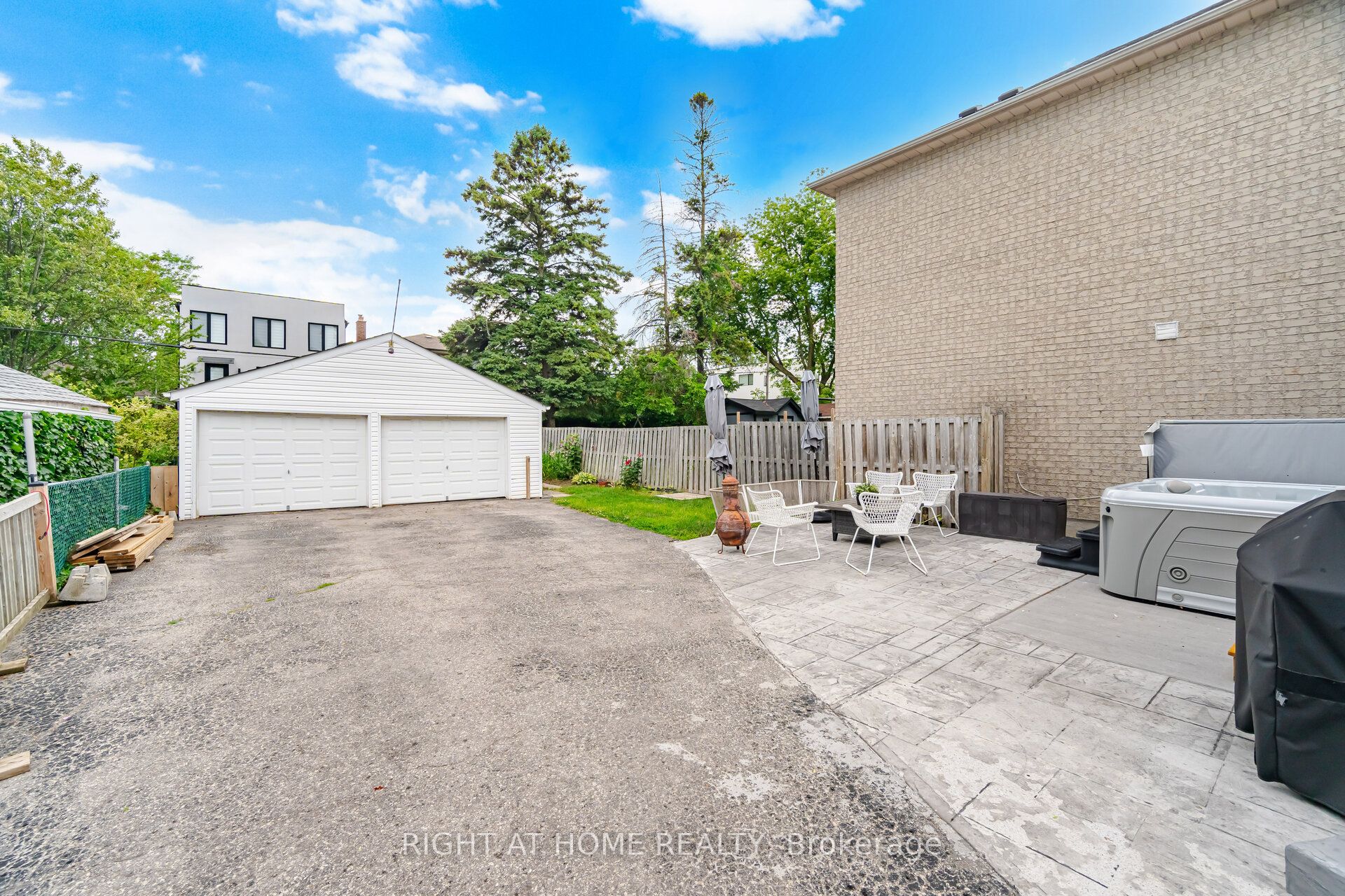 18 Vanbrugh Avenue Property Photo 45