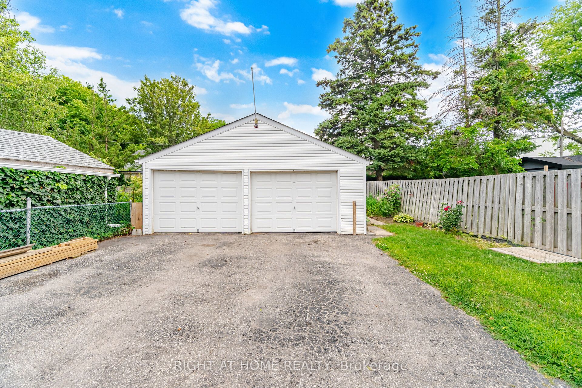 18 Vanbrugh Avenue Property Photo 46