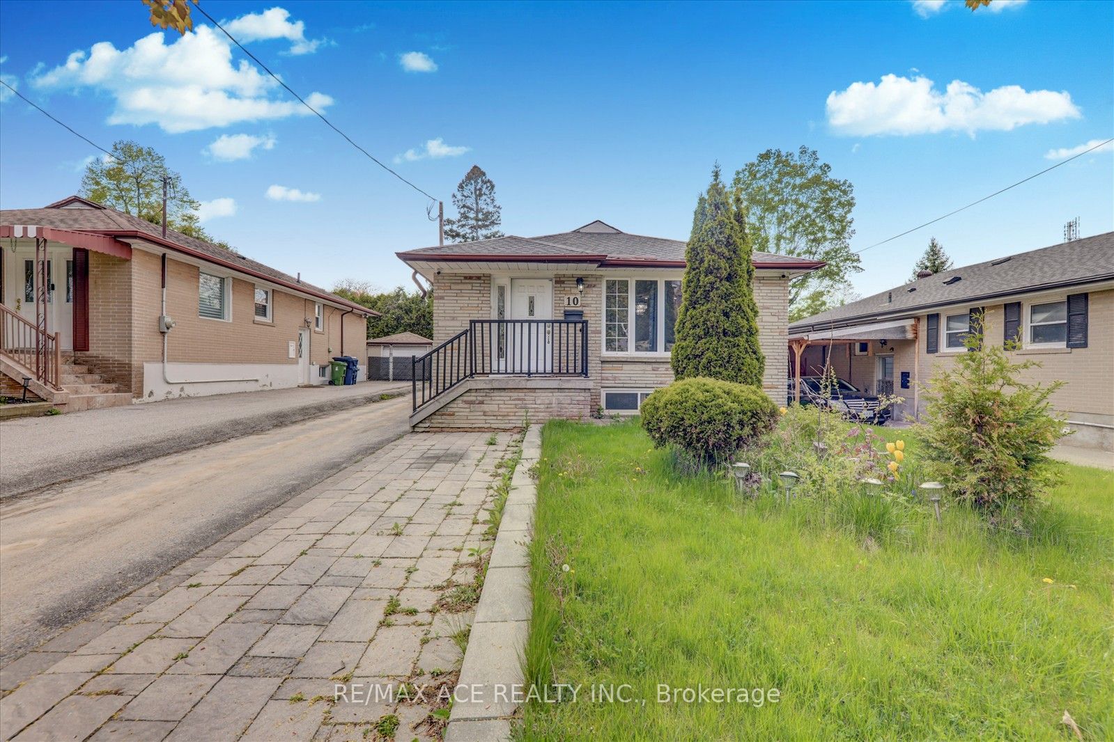 10 Blakemanor Boulevard Property Photo 2