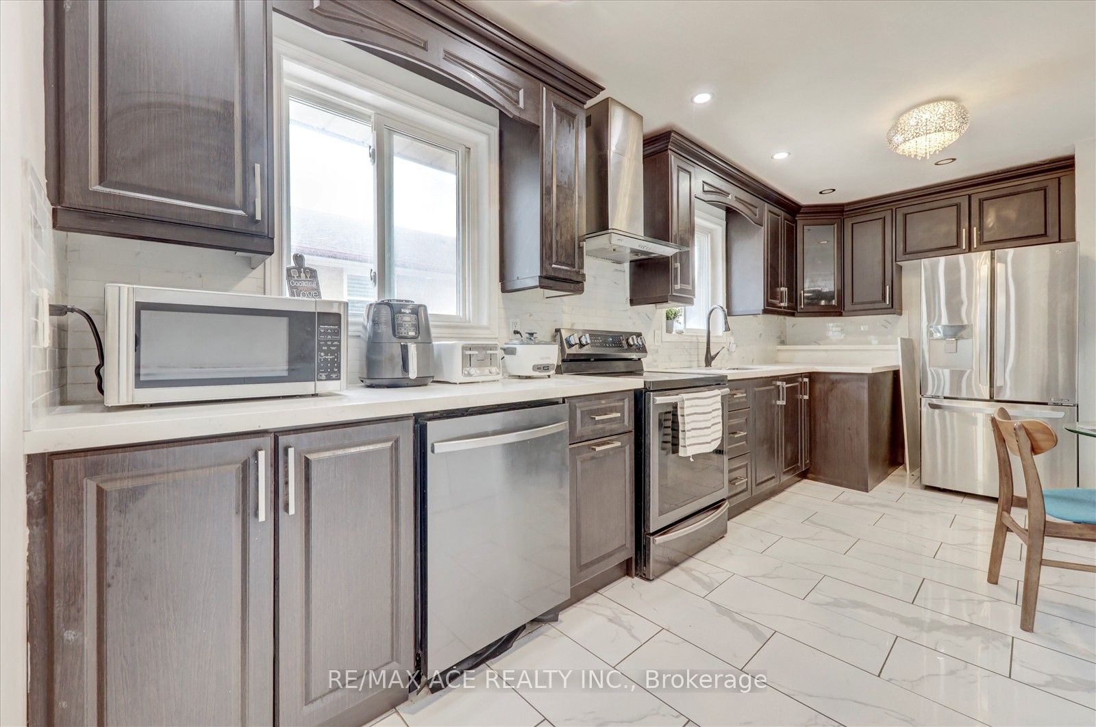 10 Blakemanor Boulevard Property Photo 8