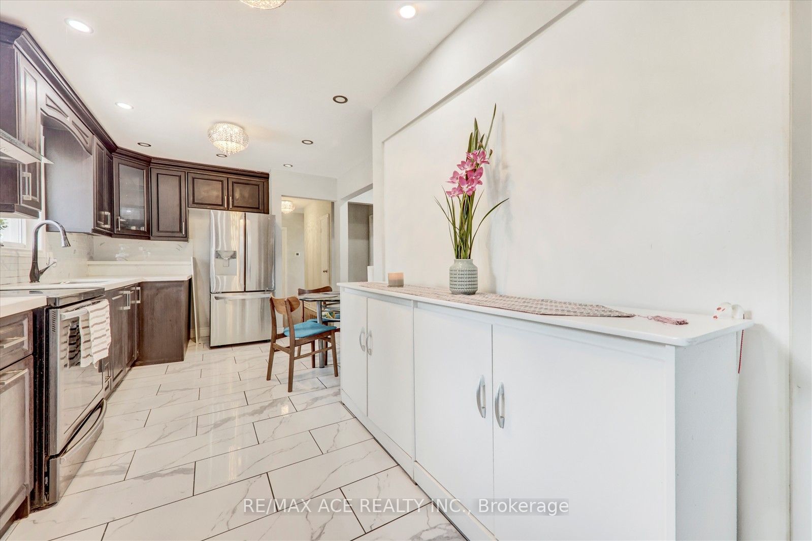 10 Blakemanor Boulevard Property Photo 9
