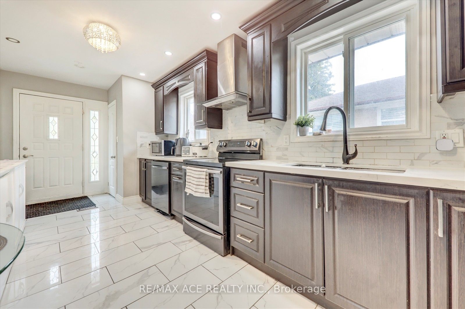 10 Blakemanor Boulevard Property Photo 10