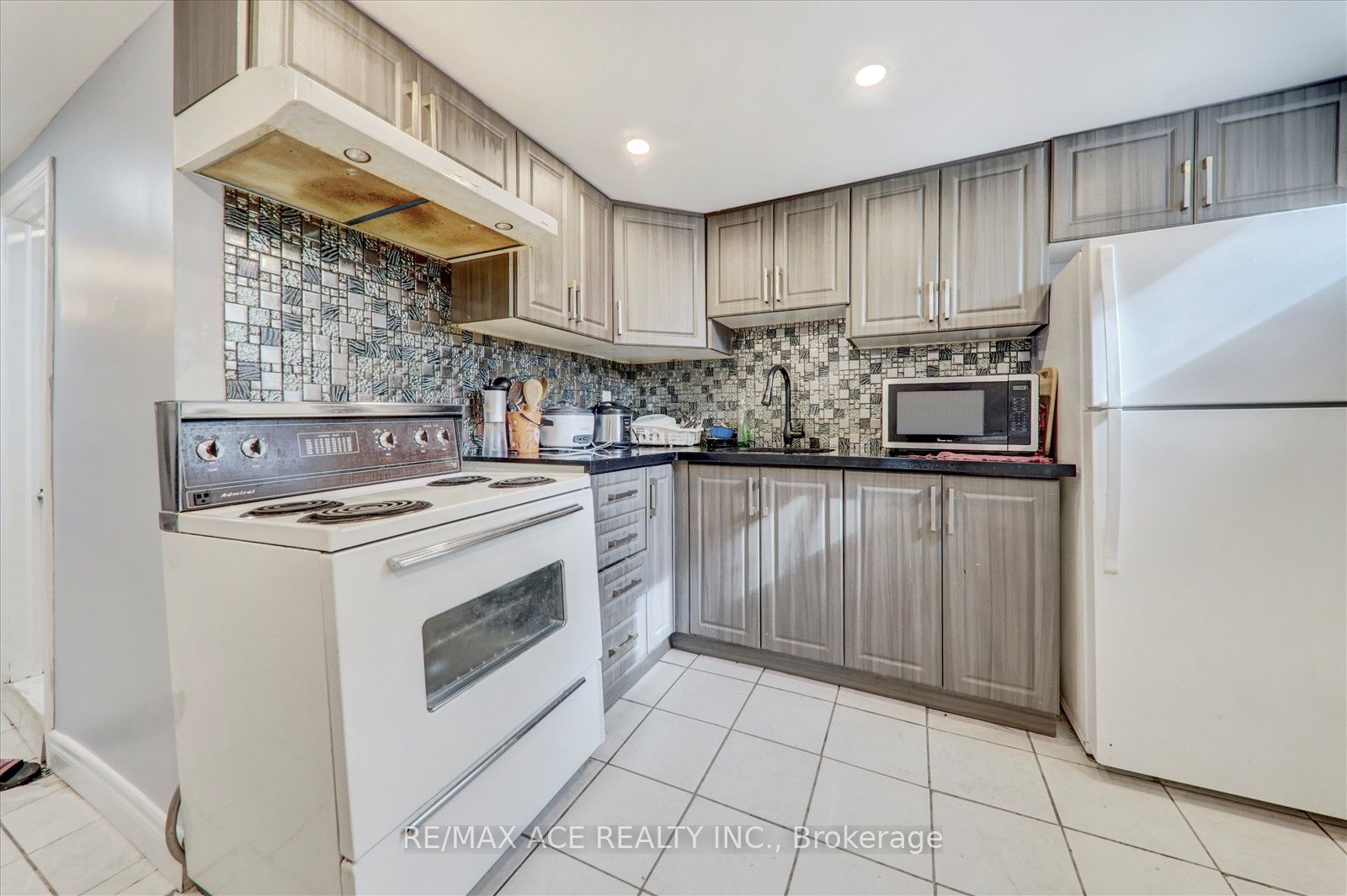 10 Blakemanor Boulevard Property Photo 26