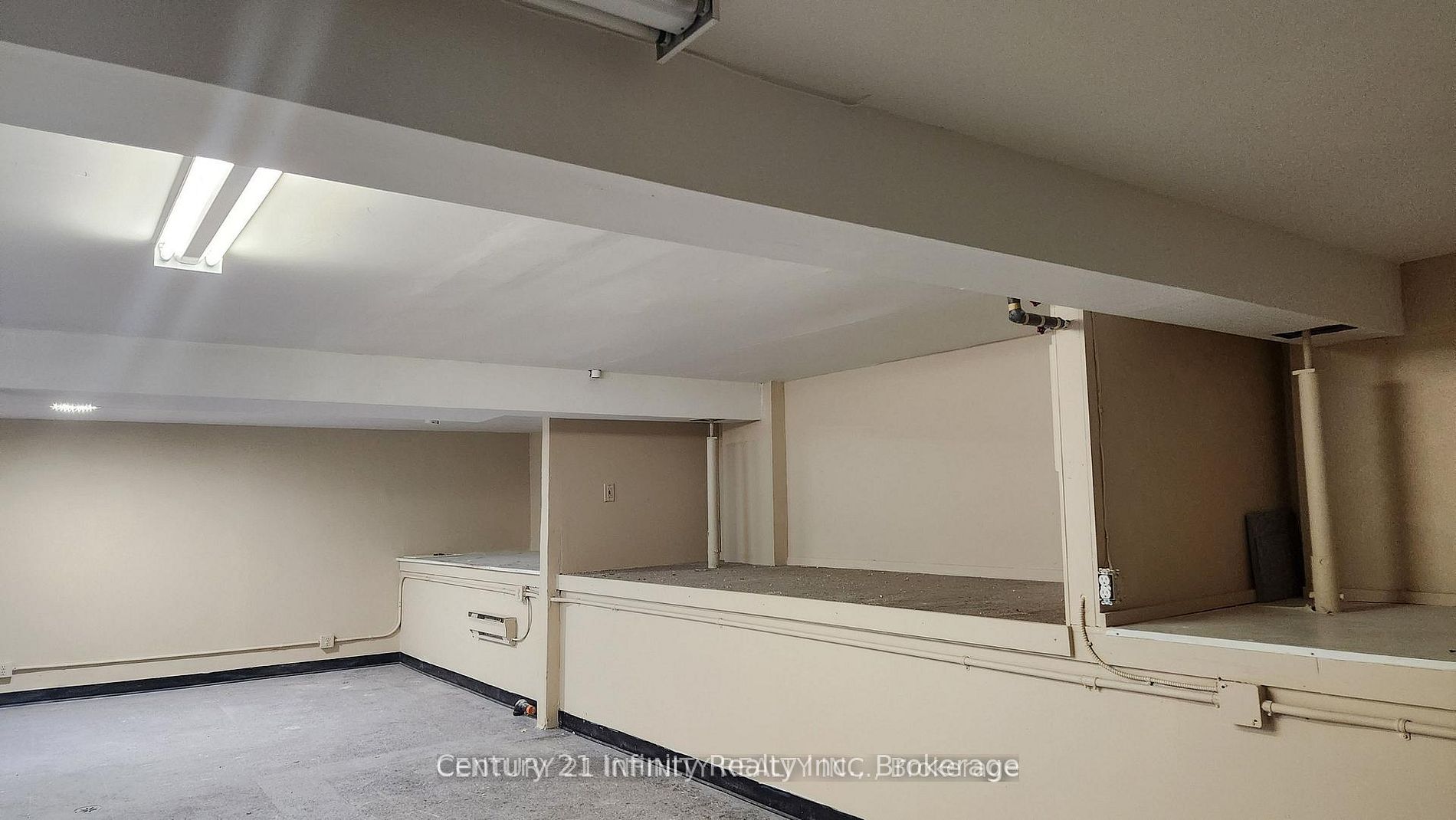 907 Simcoe Street N B Property Photo 2