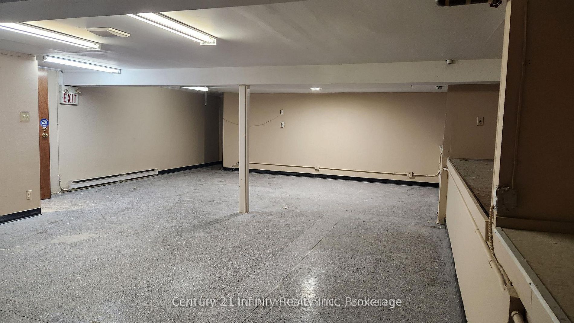 907 Simcoe Street N B Property Photo 3
