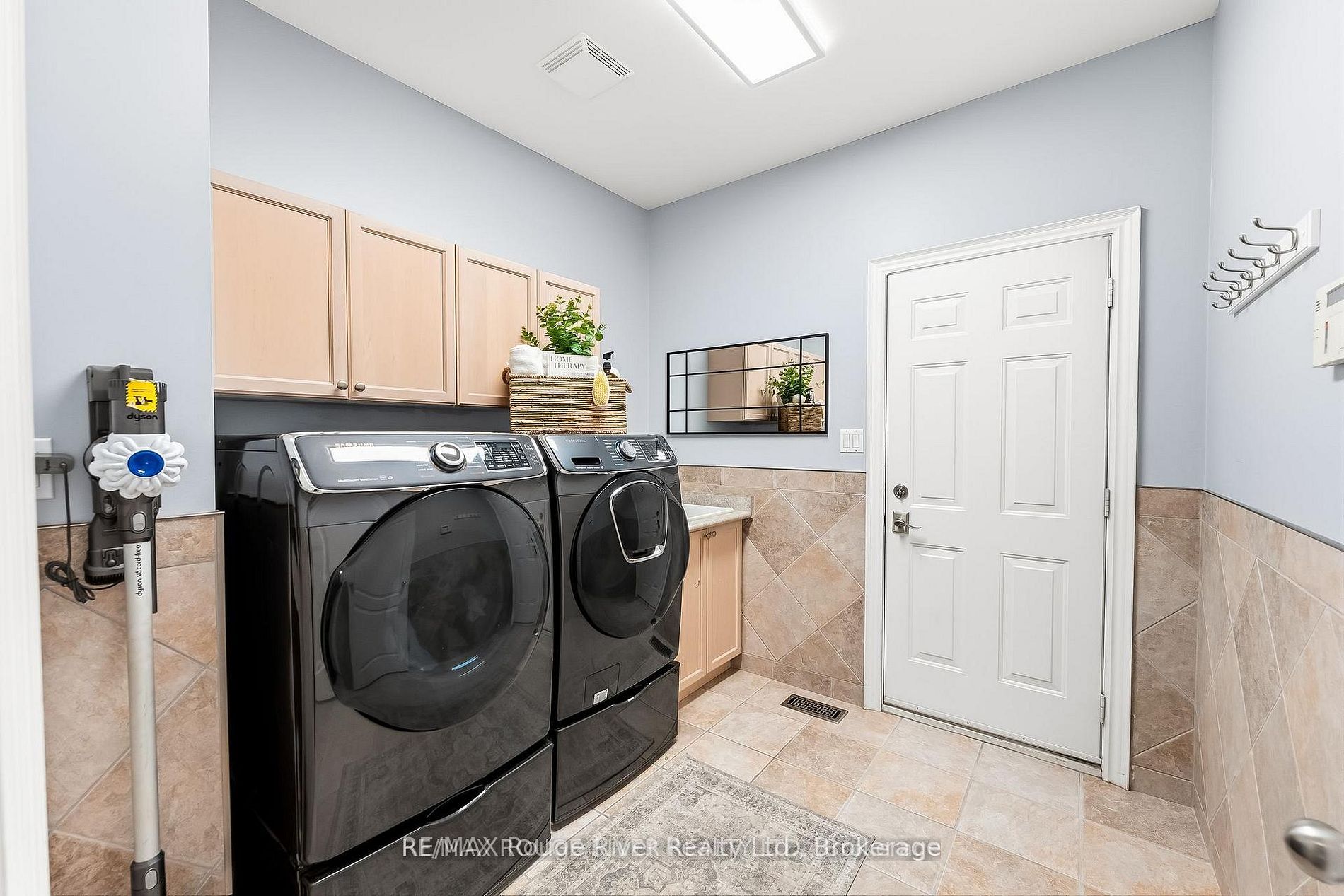 30 Hanover Court Property Photo 19