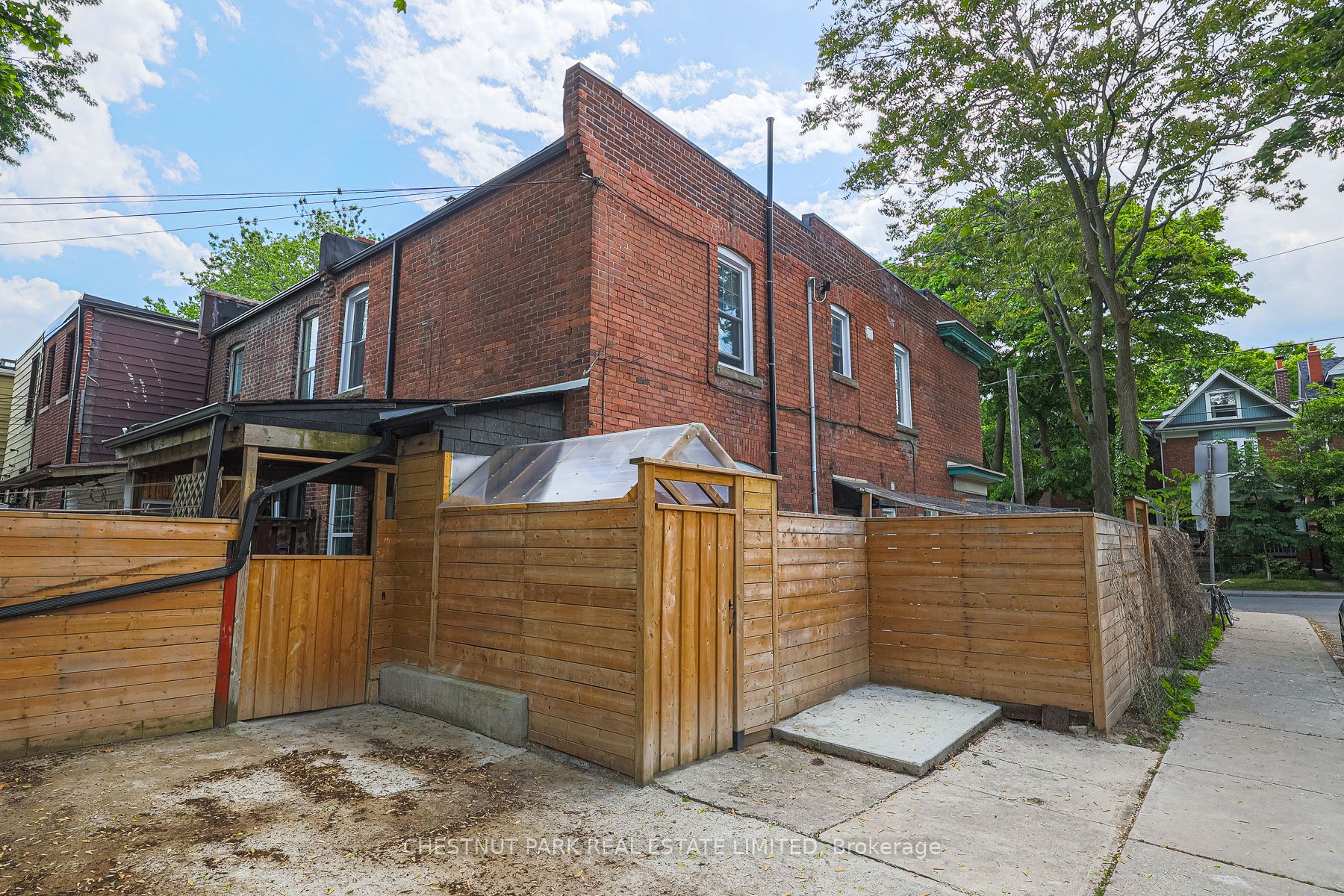 253 Pape Avenue Lower Property Photo 2