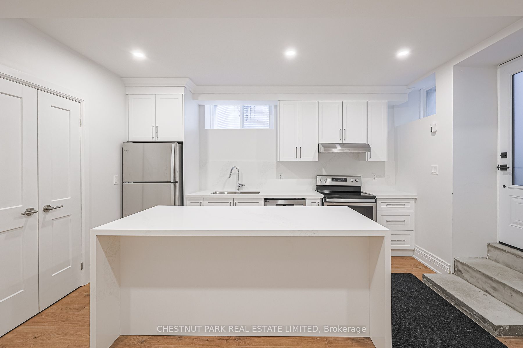 253 Pape Avenue Lower Property Photo 4
