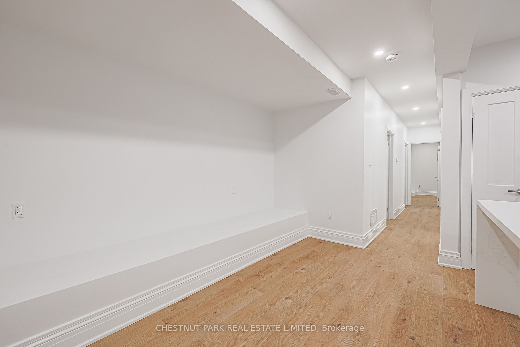 253 Pape Avenue Lower Property Photo 6