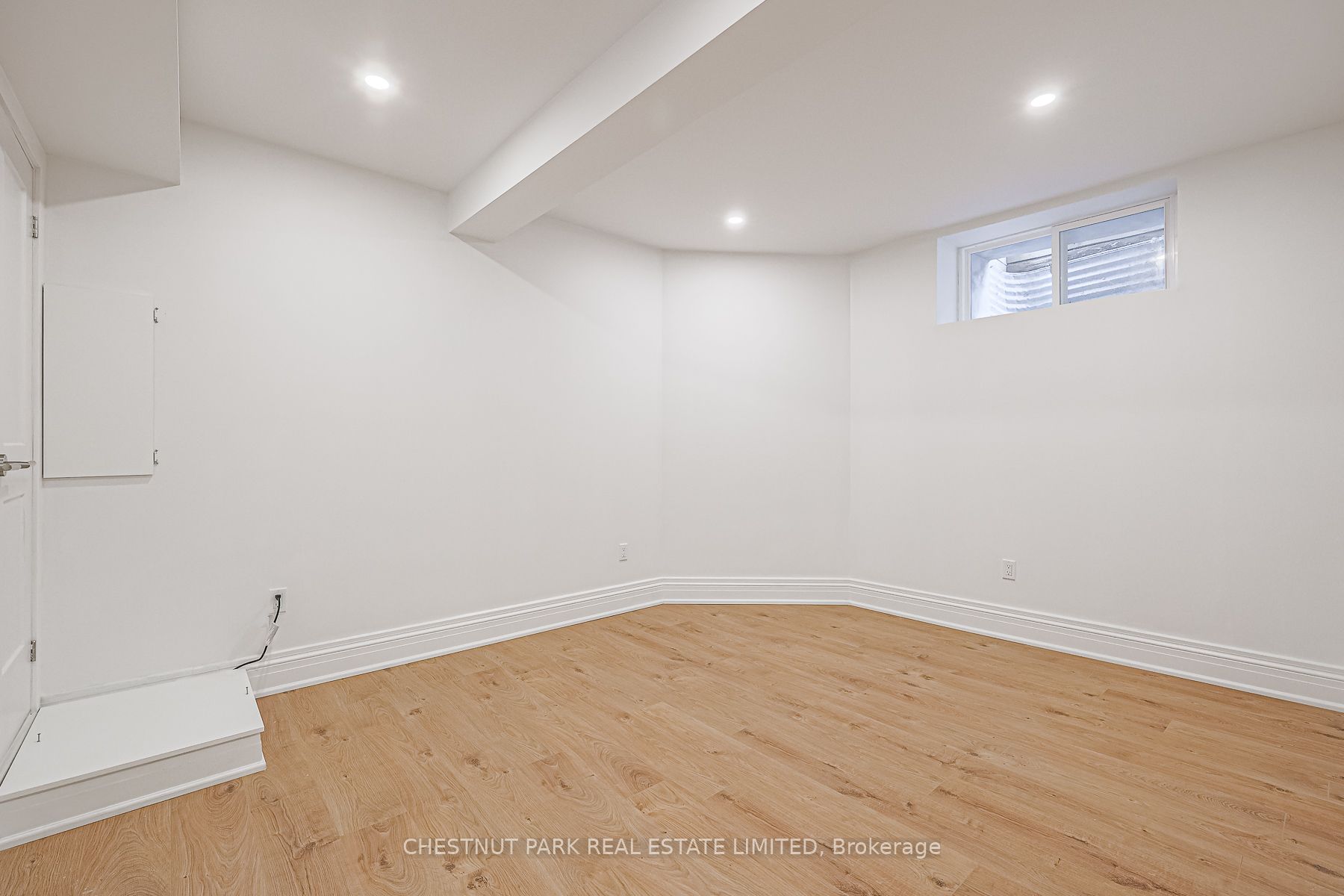 253 Pape Avenue Lower Property Photo 9