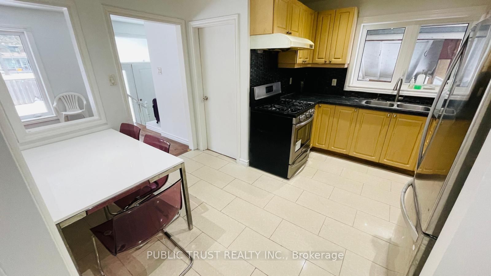 3818 Lawrence Avenue E Property Photo 2