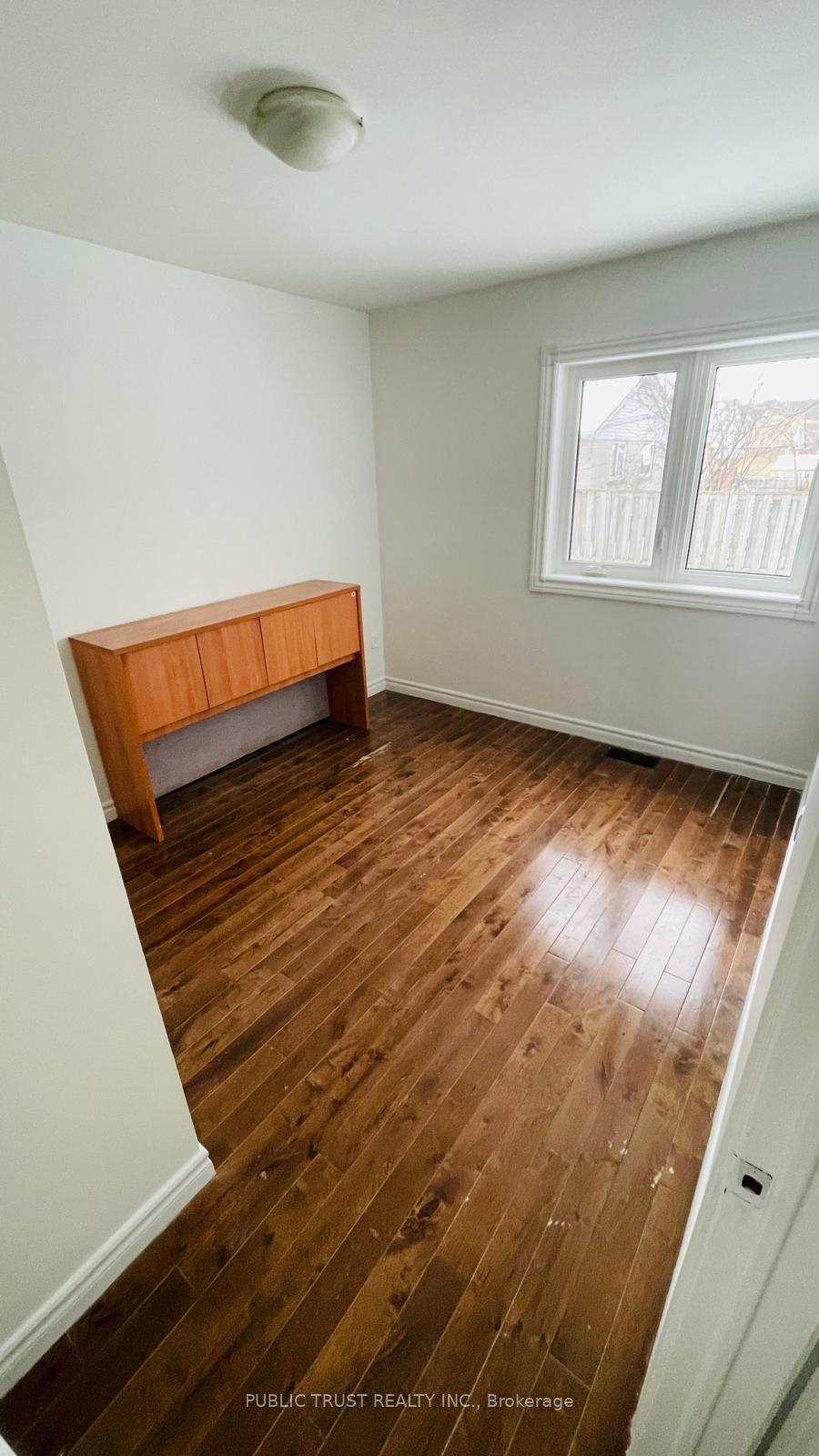 3818 Lawrence Avenue E Property Photo 7