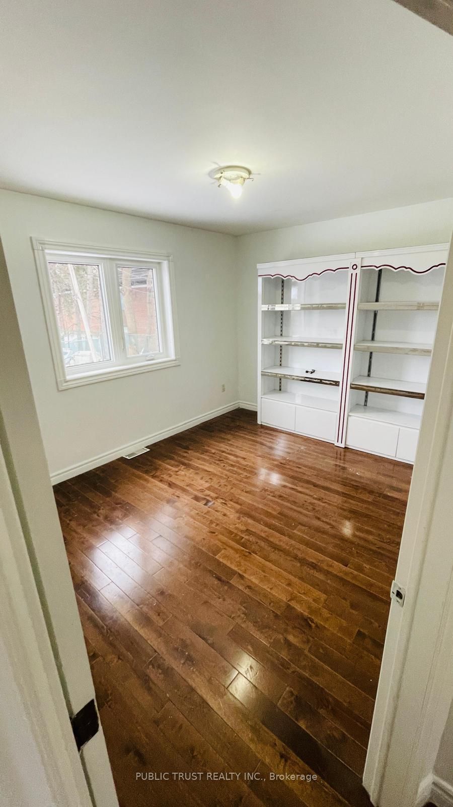 3818 Lawrence Avenue E Property Photo 8