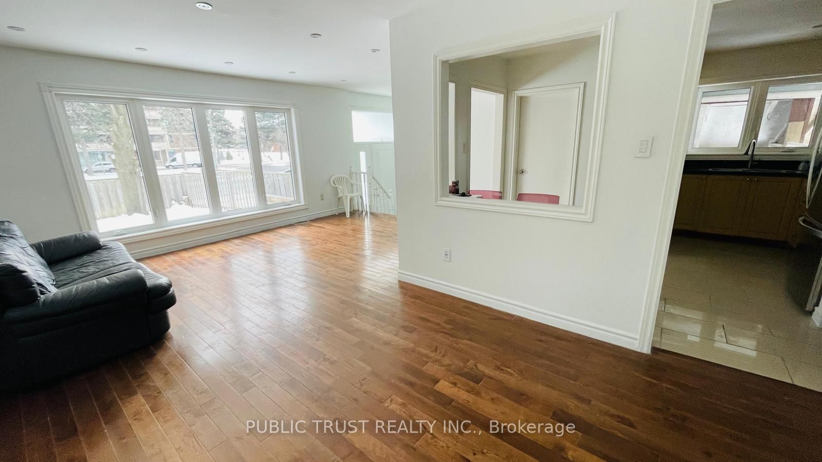 3818 Lawrence Avenue E Property Photo 9