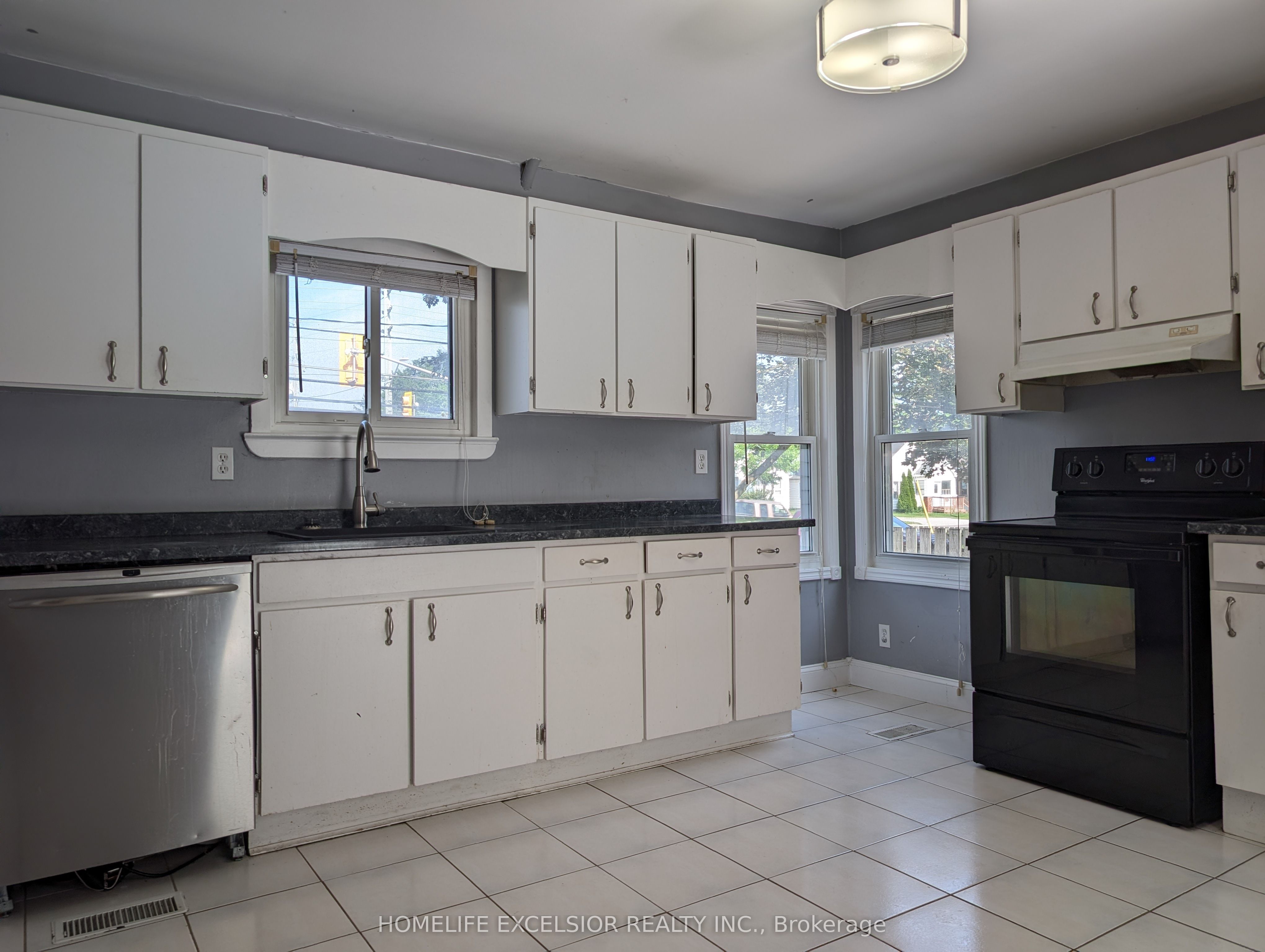 1478 Simcoe Street N Property Photo 4