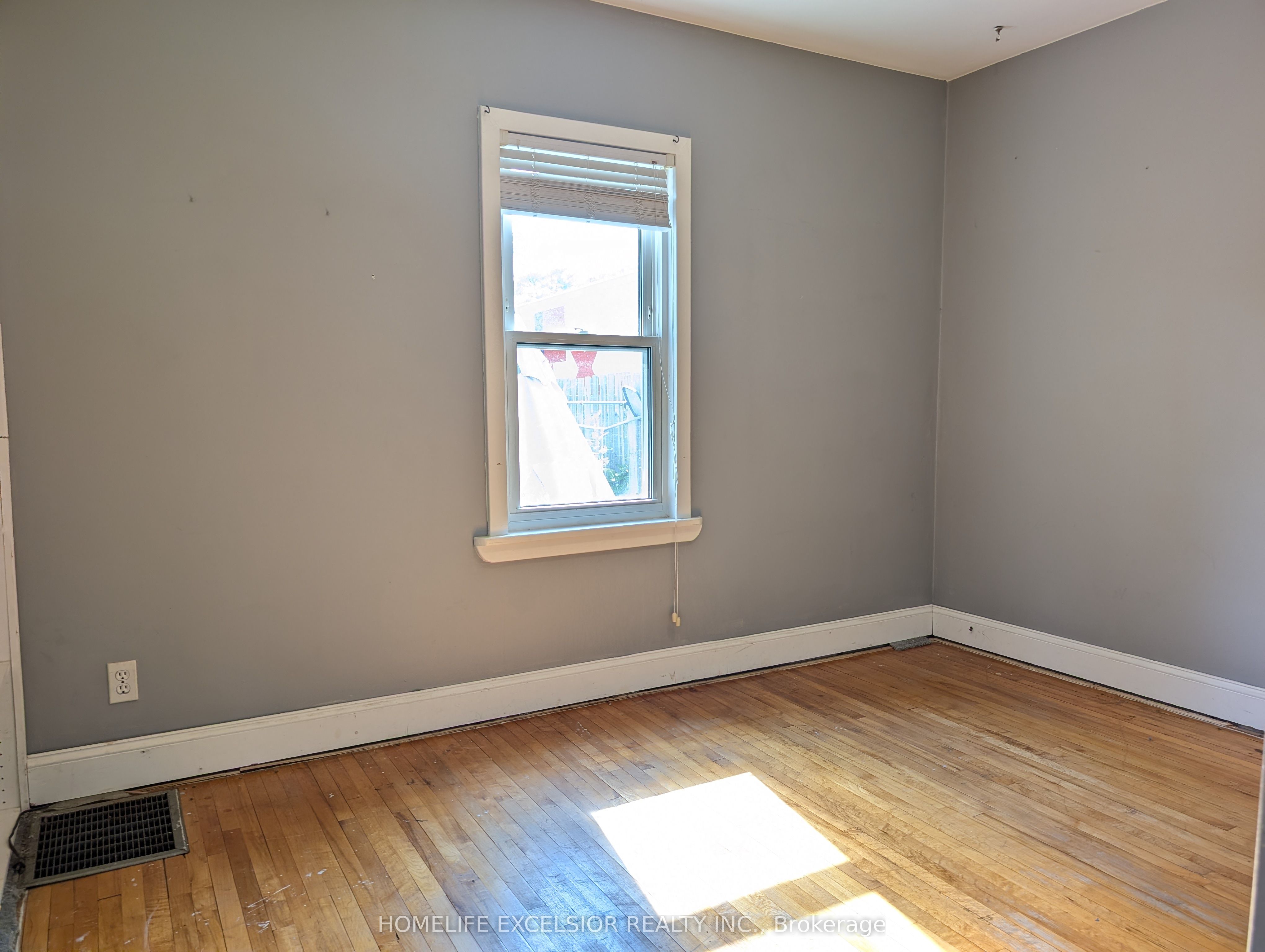 1478 Simcoe Street N Property Photo 14