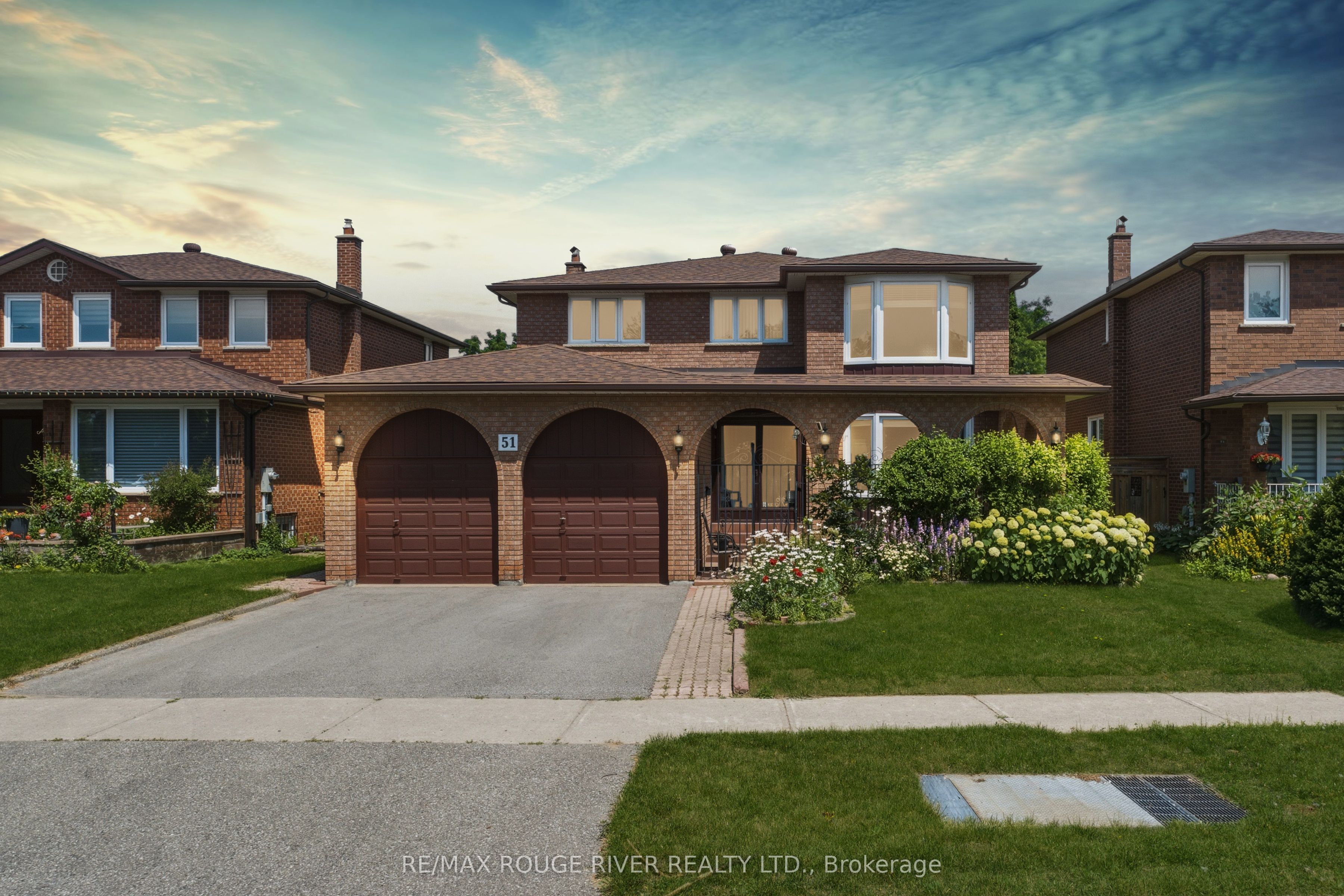 51 Sugarbush Square Property Photo 1