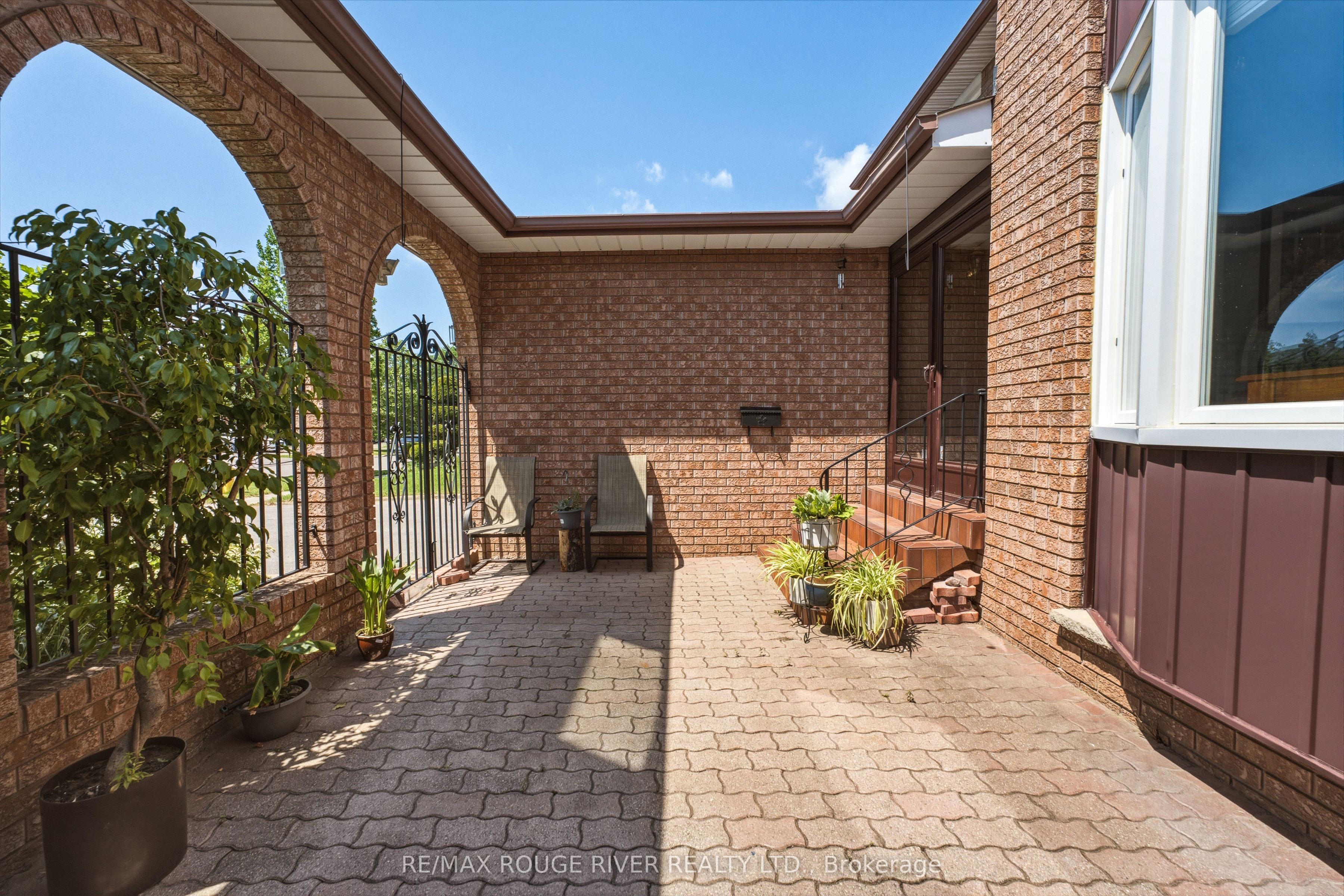 51 Sugarbush Square Property Photo 4
