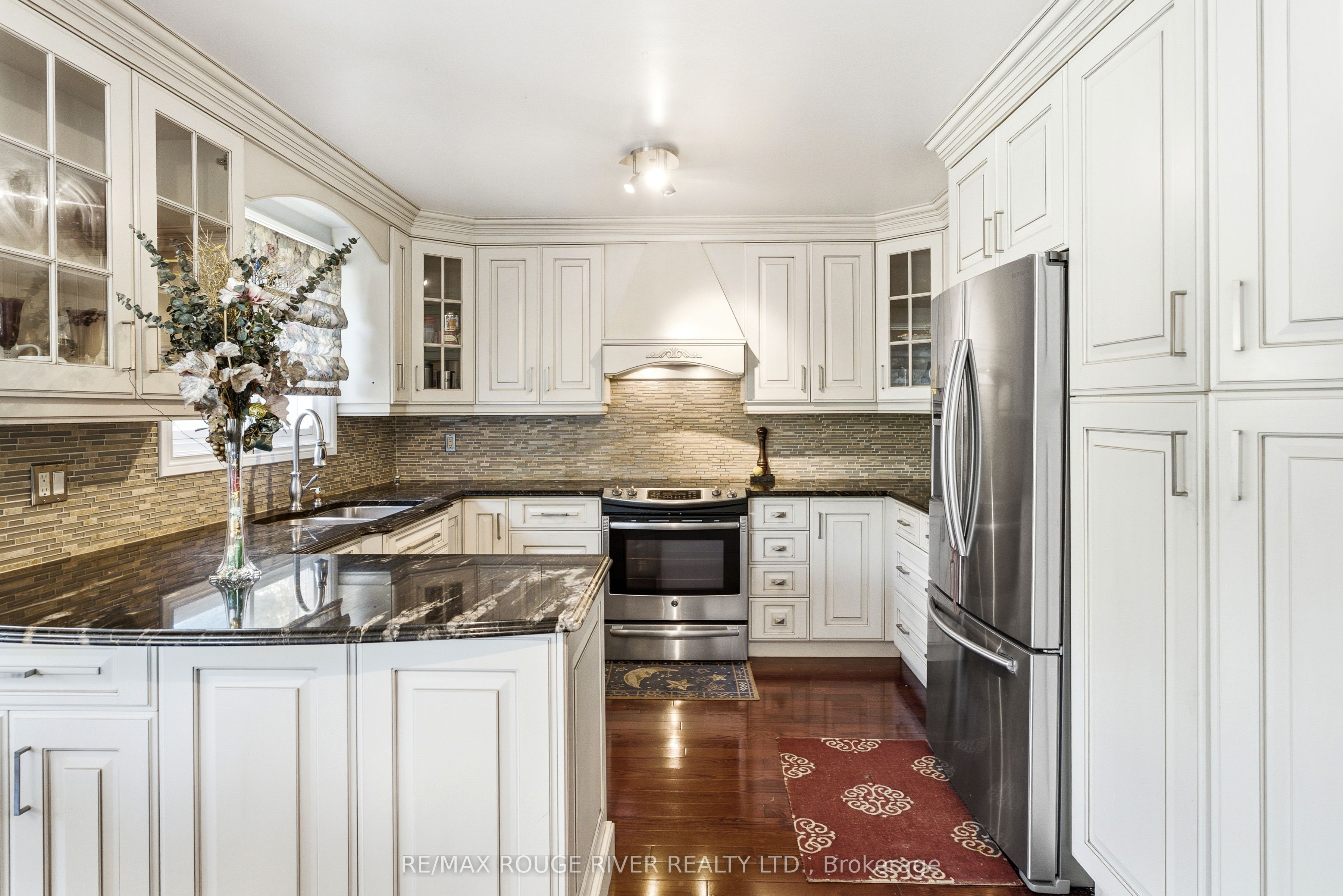 51 Sugarbush Square Property Photo 9