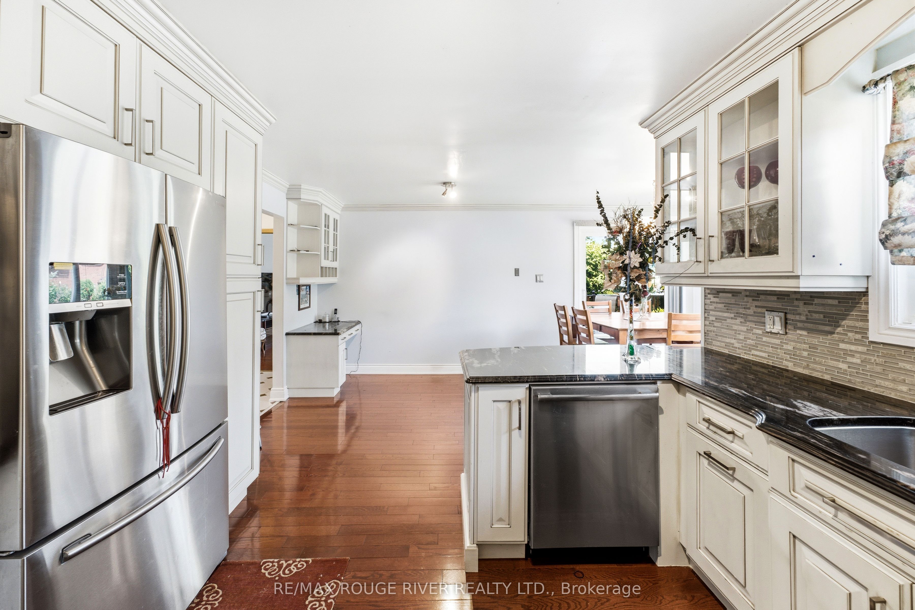 51 Sugarbush Square Property Photo 10