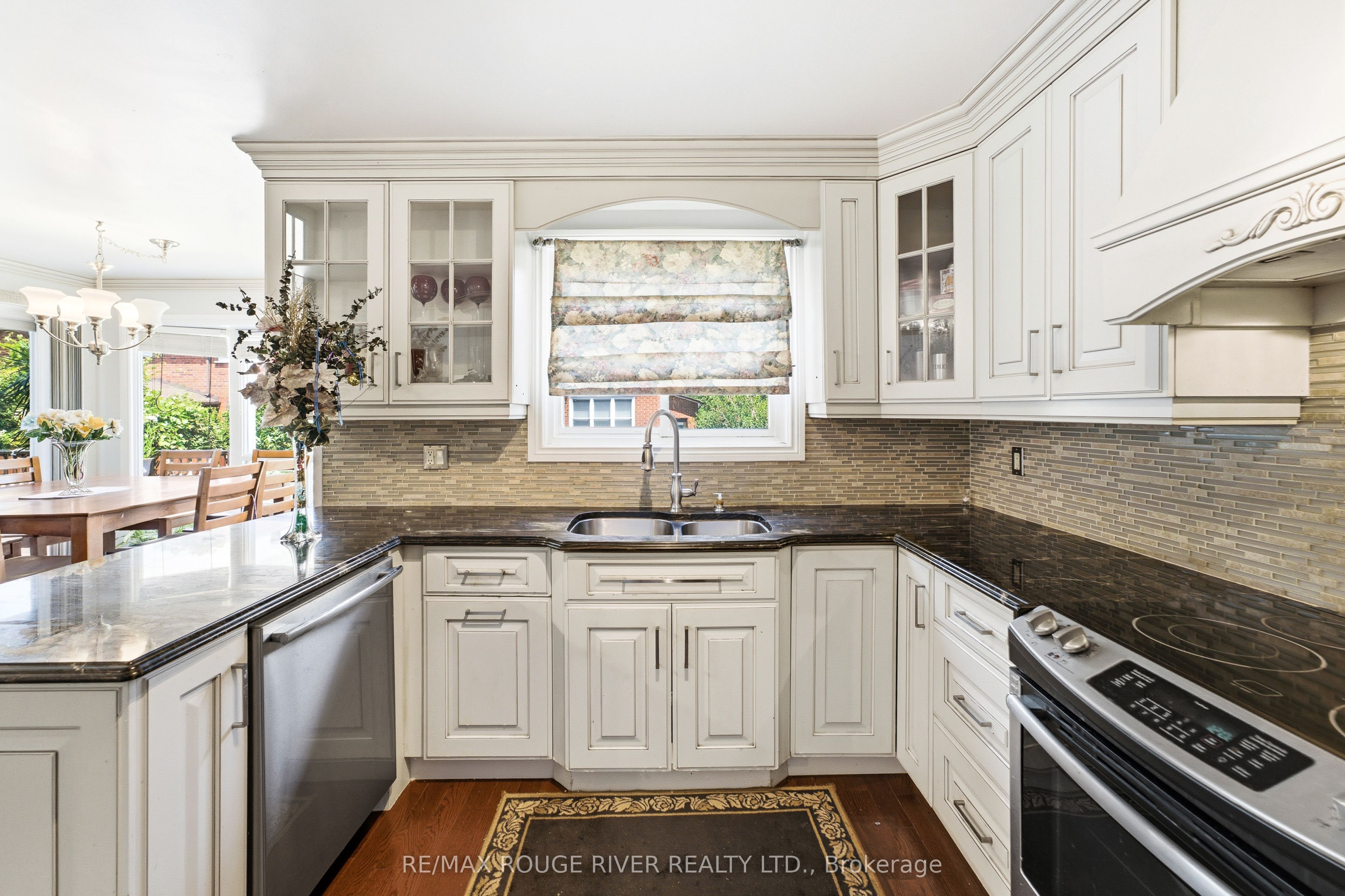 51 Sugarbush Square Property Photo 11