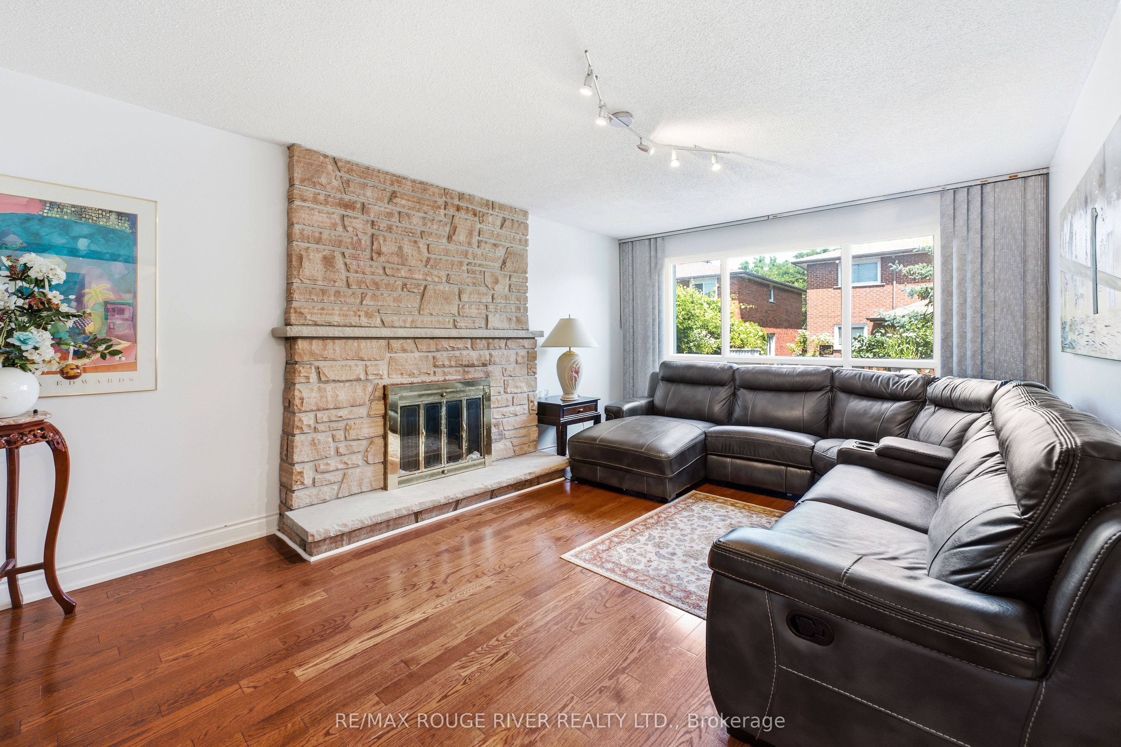 51 Sugarbush Square Property Photo 15