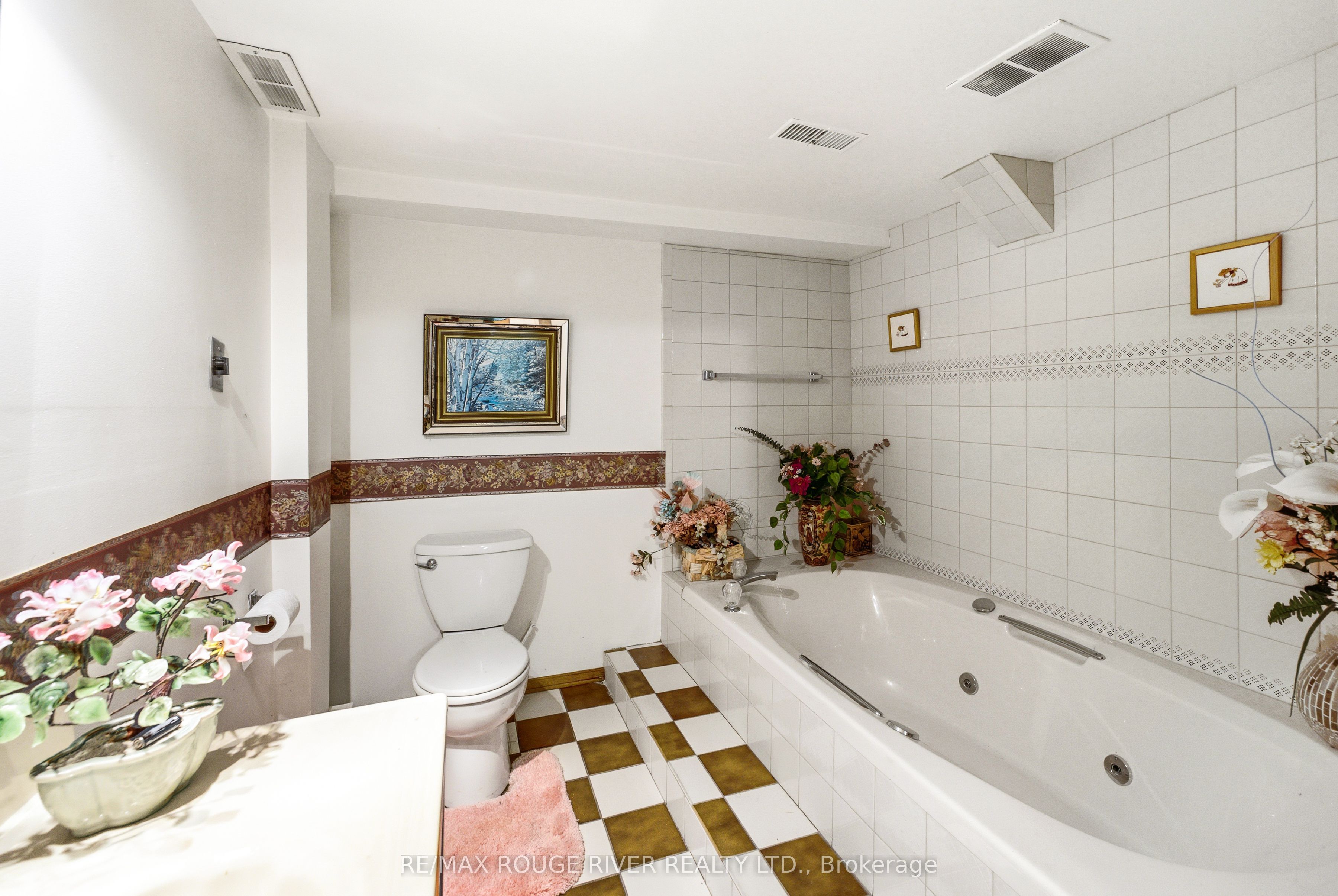 51 Sugarbush Square Property Photo 33