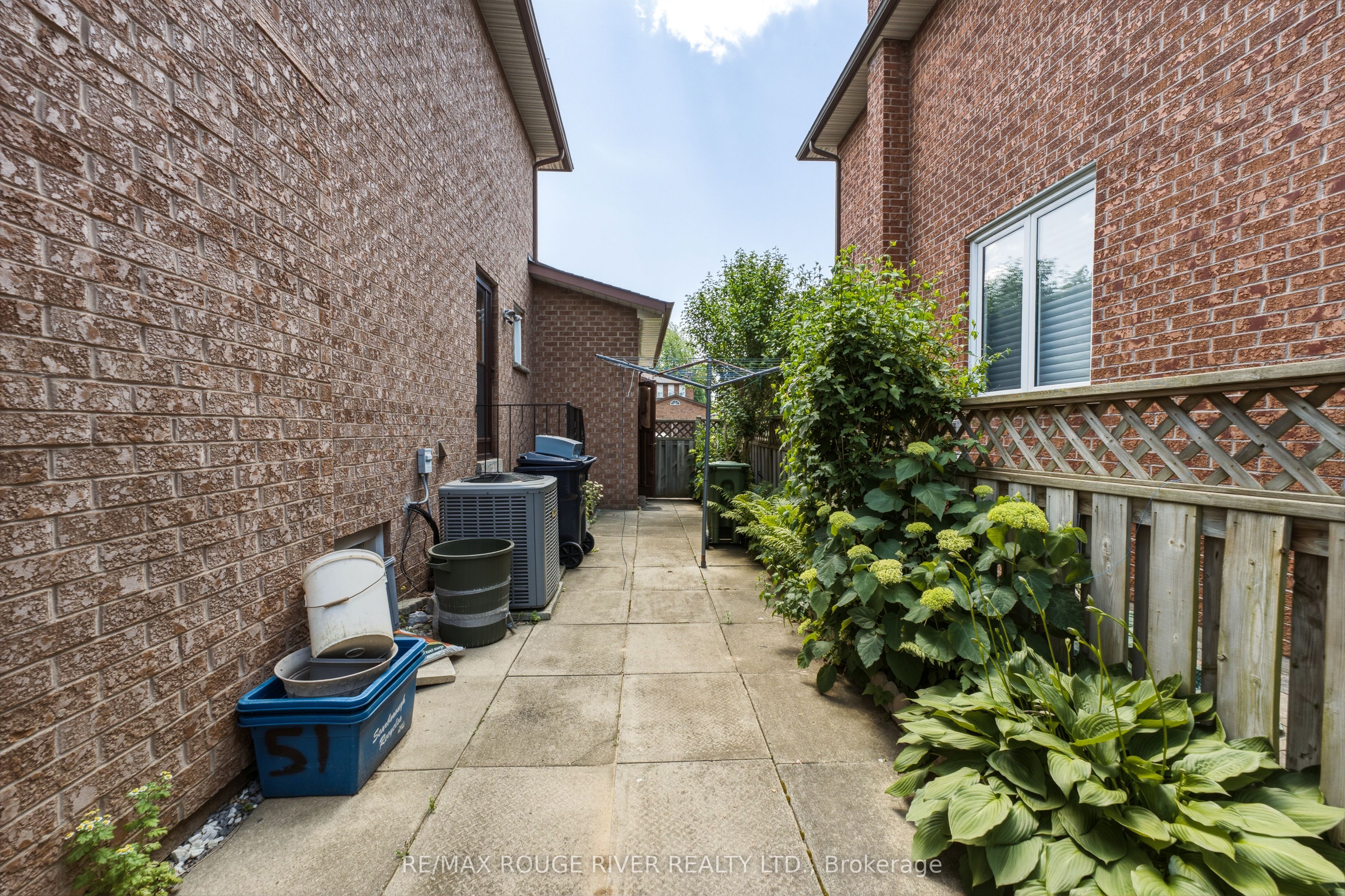 51 Sugarbush Square Property Photo 47