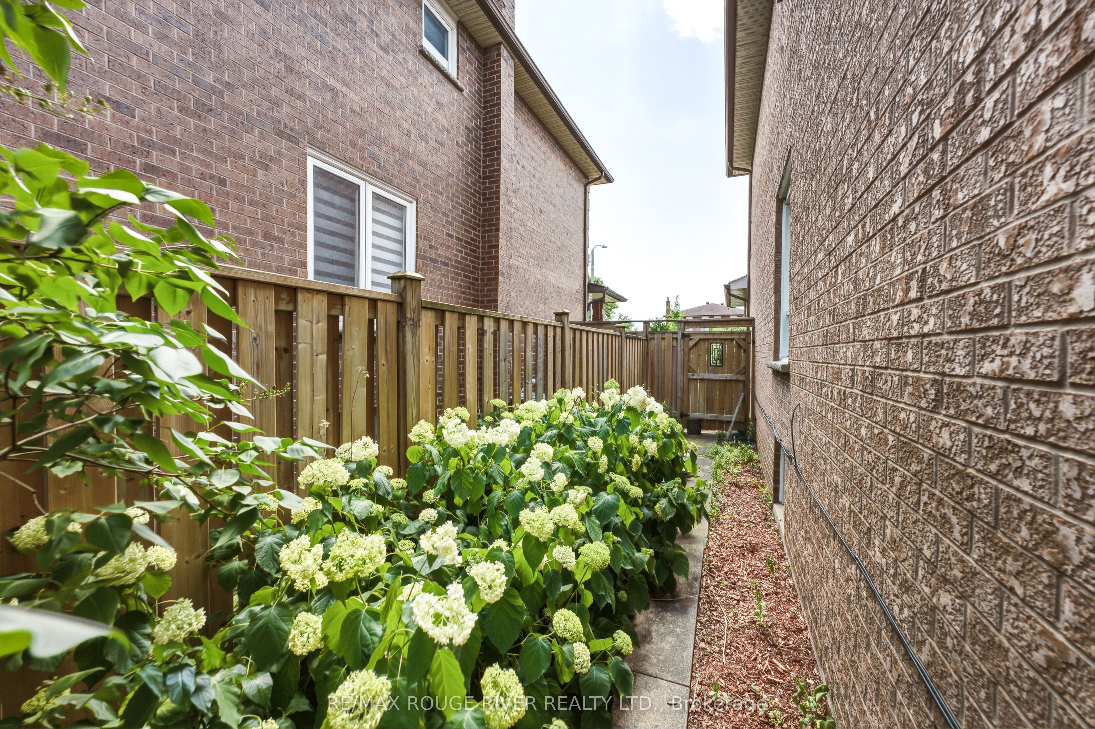 51 Sugarbush Square Property Photo 48