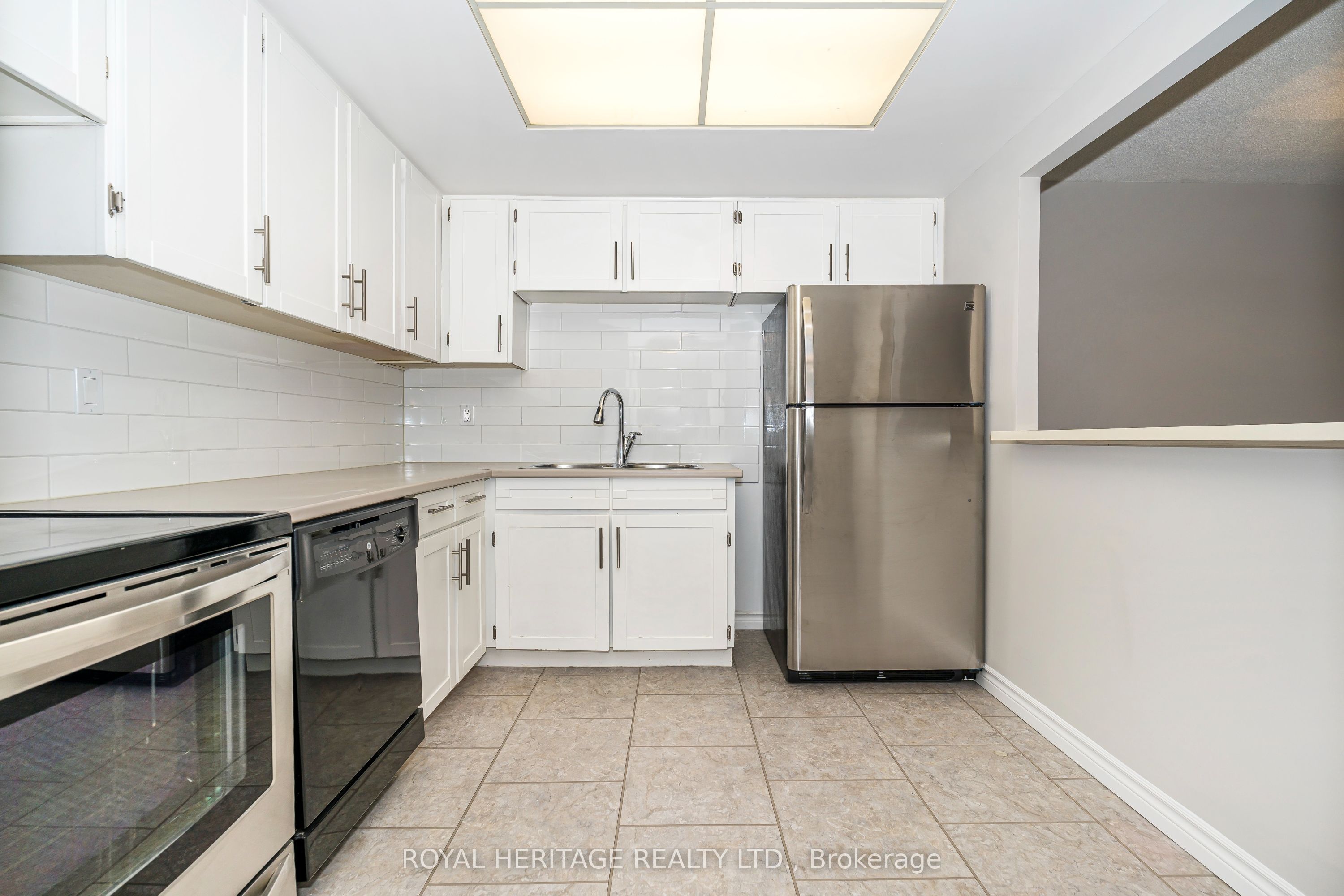 10 Dean Park Road 313 Property Photo 16