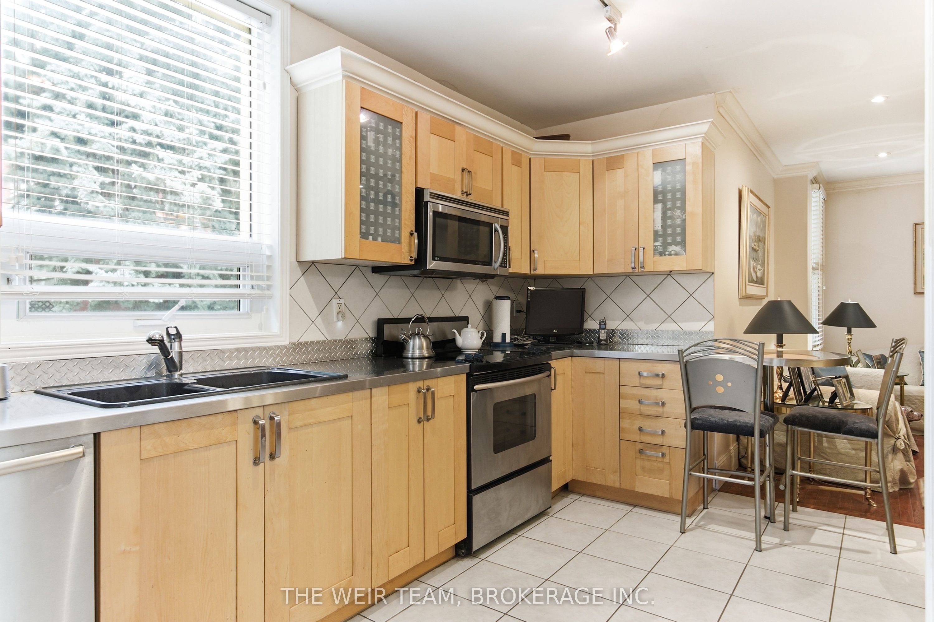 114 De Grassi Street Property Photo 10
