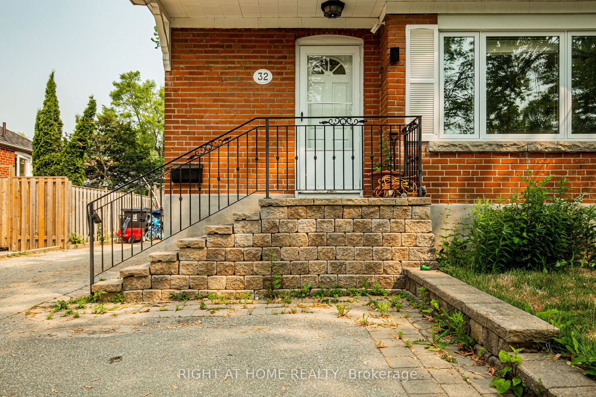 32 Florens Avenue Property Photo 4