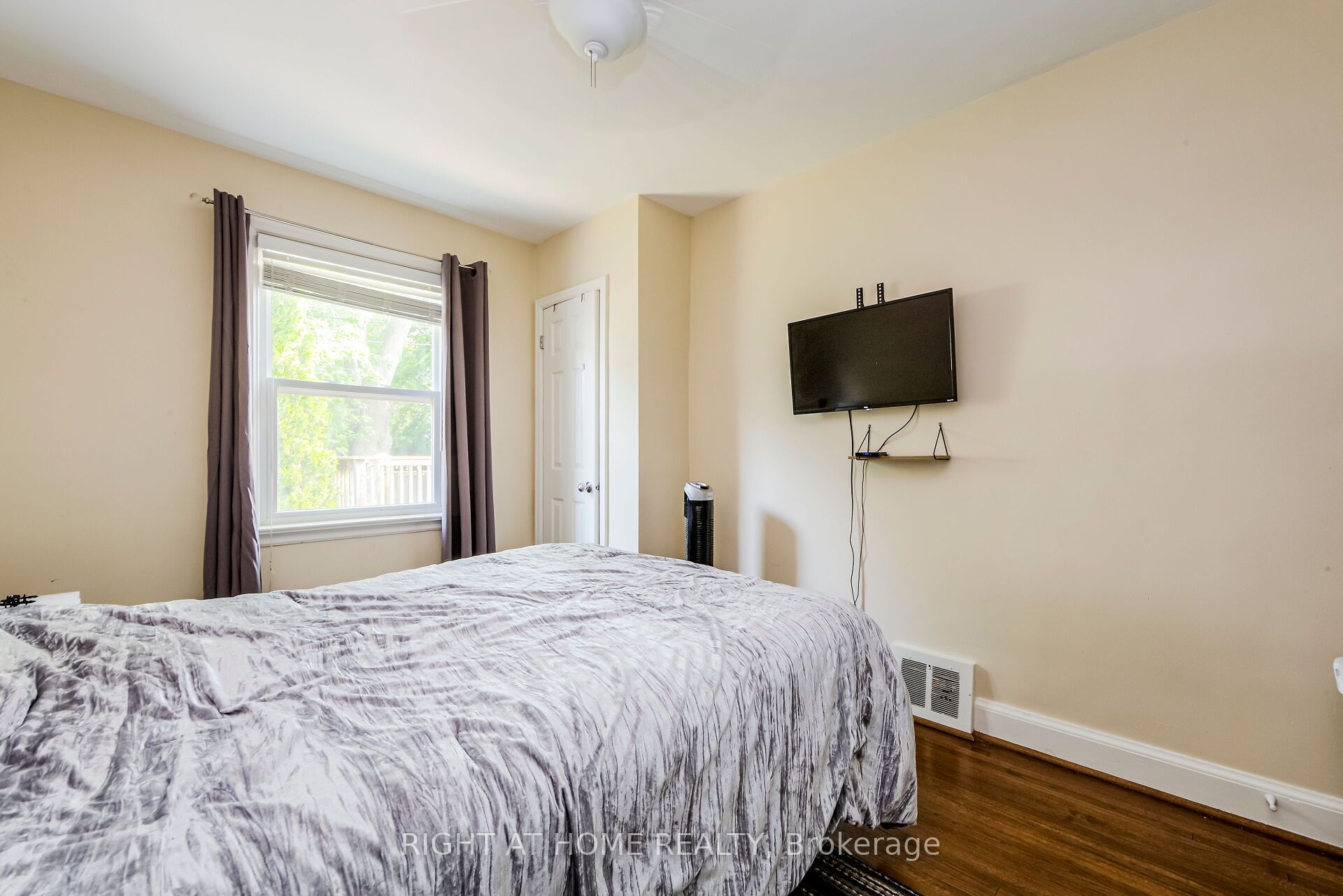 32 Florens Avenue Property Photo 17