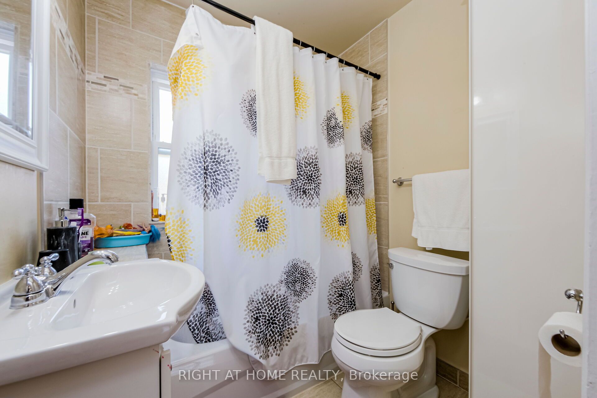 32 Florens Avenue Property Photo 19